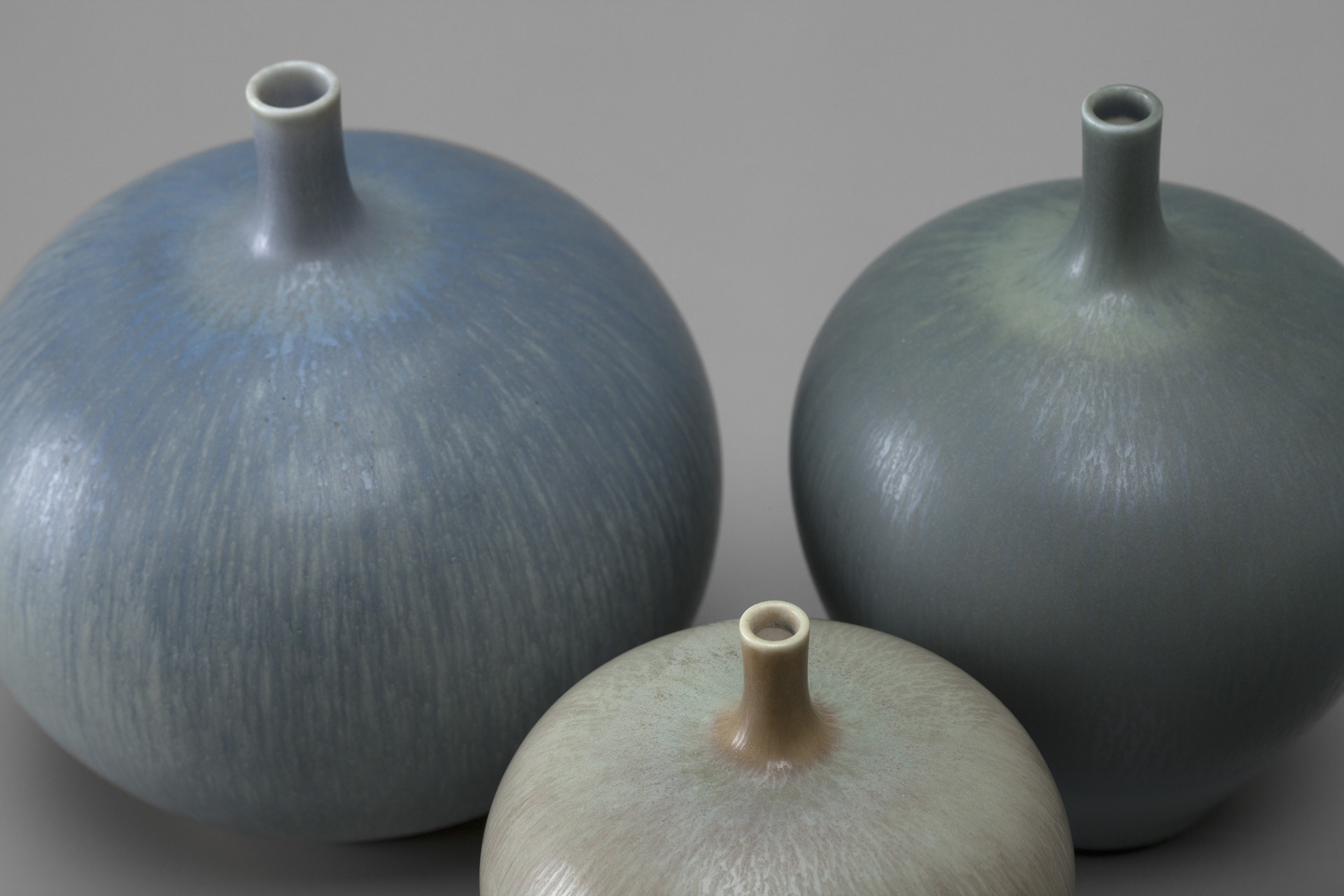 Four Vases image 3