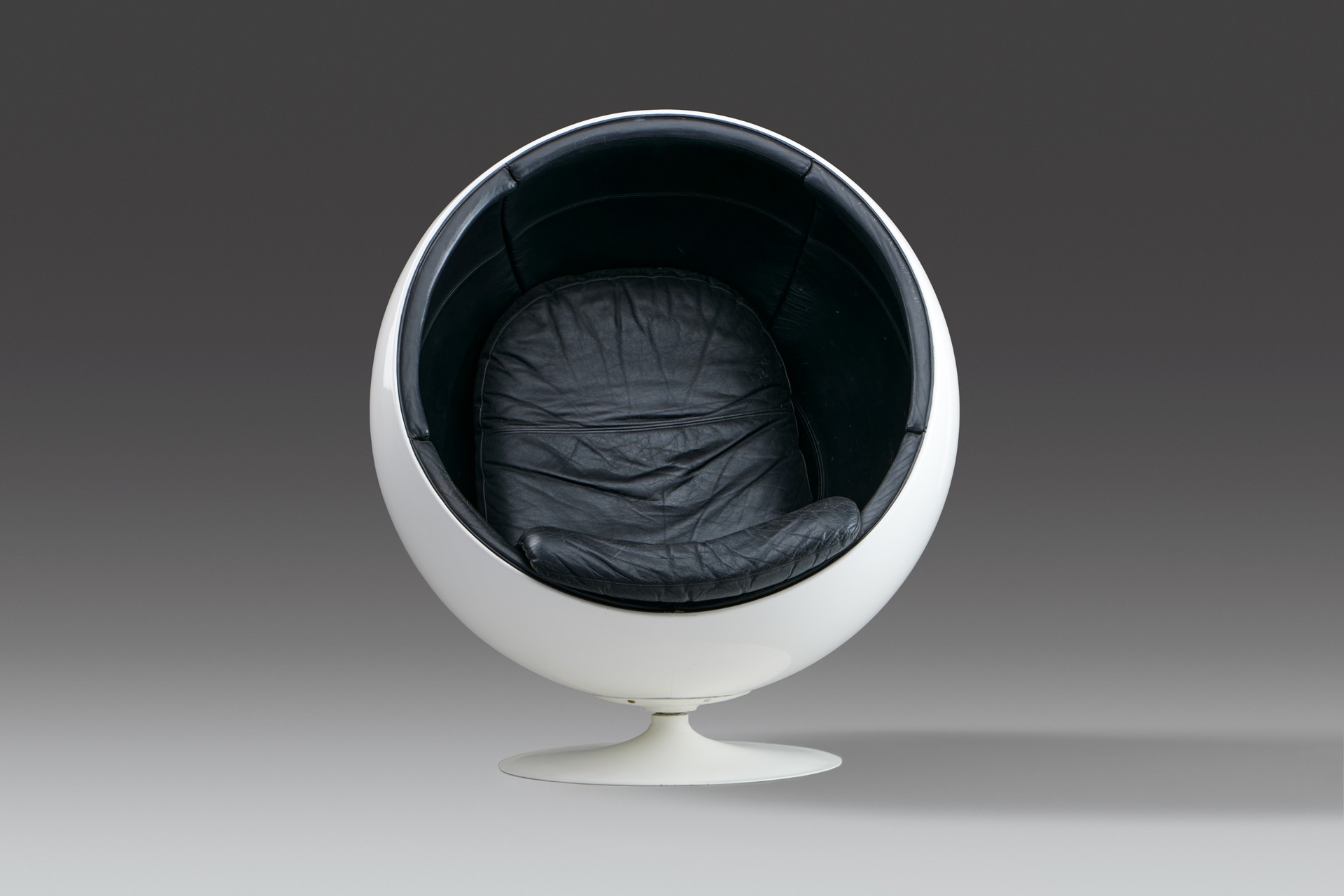 'Ball' Lounge Chair image 2
