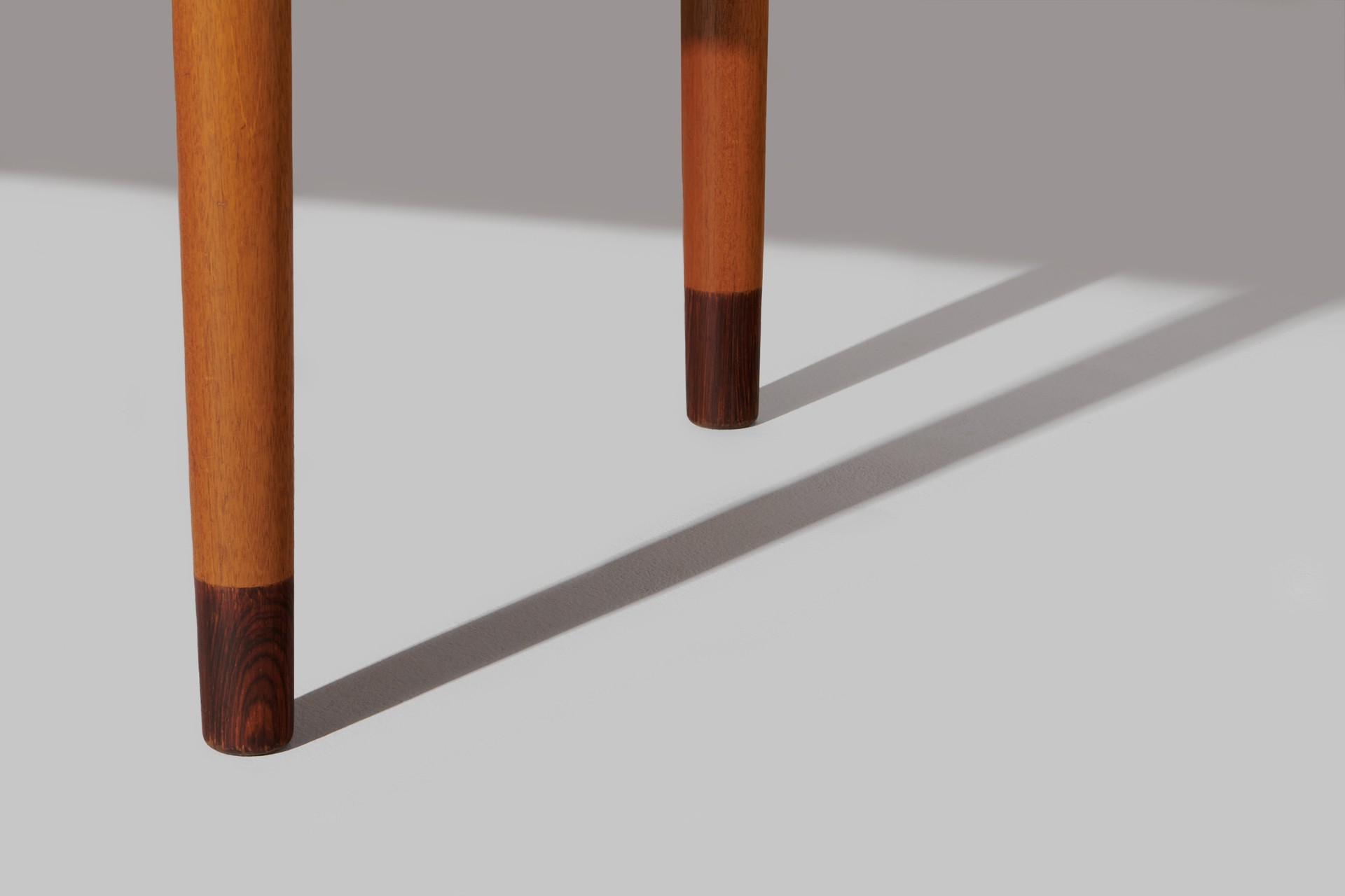 Desk / Table image 4