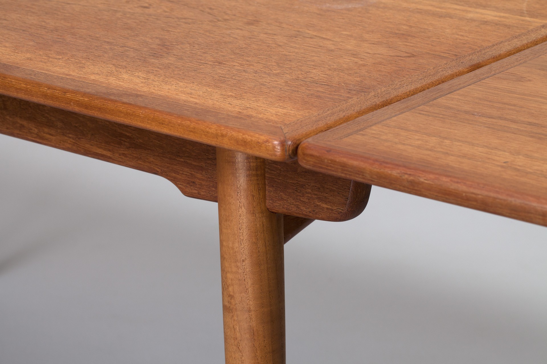 Extendable Dining Table image 4