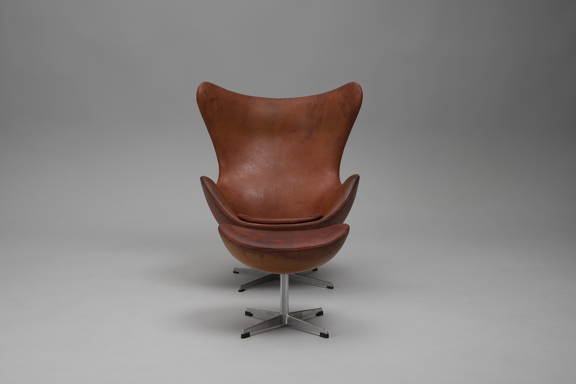 Egg Chair With Ottoman, Model nos 3316 and 3127 image 3
