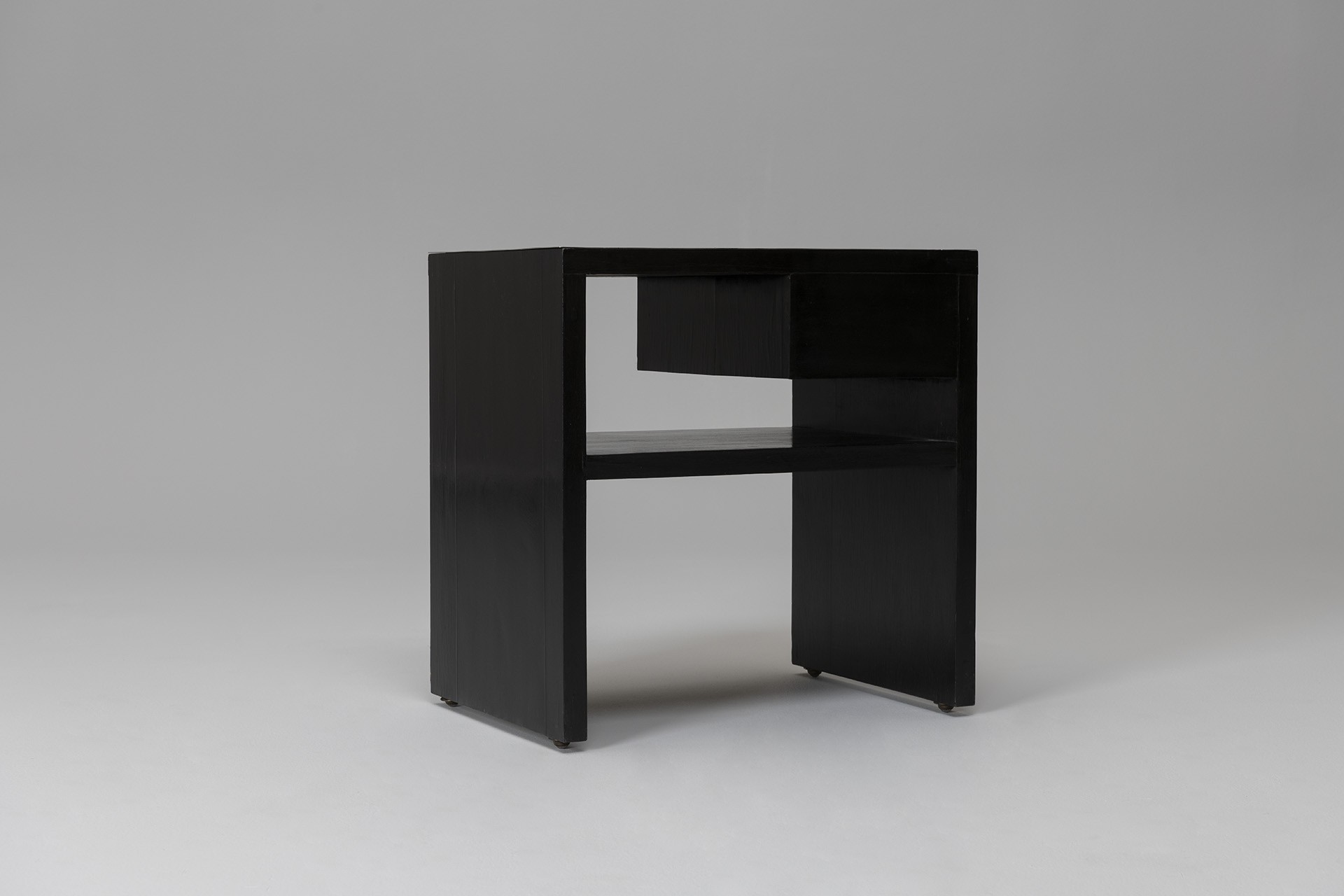 Rare Side Table, Model no. 128 image 4
