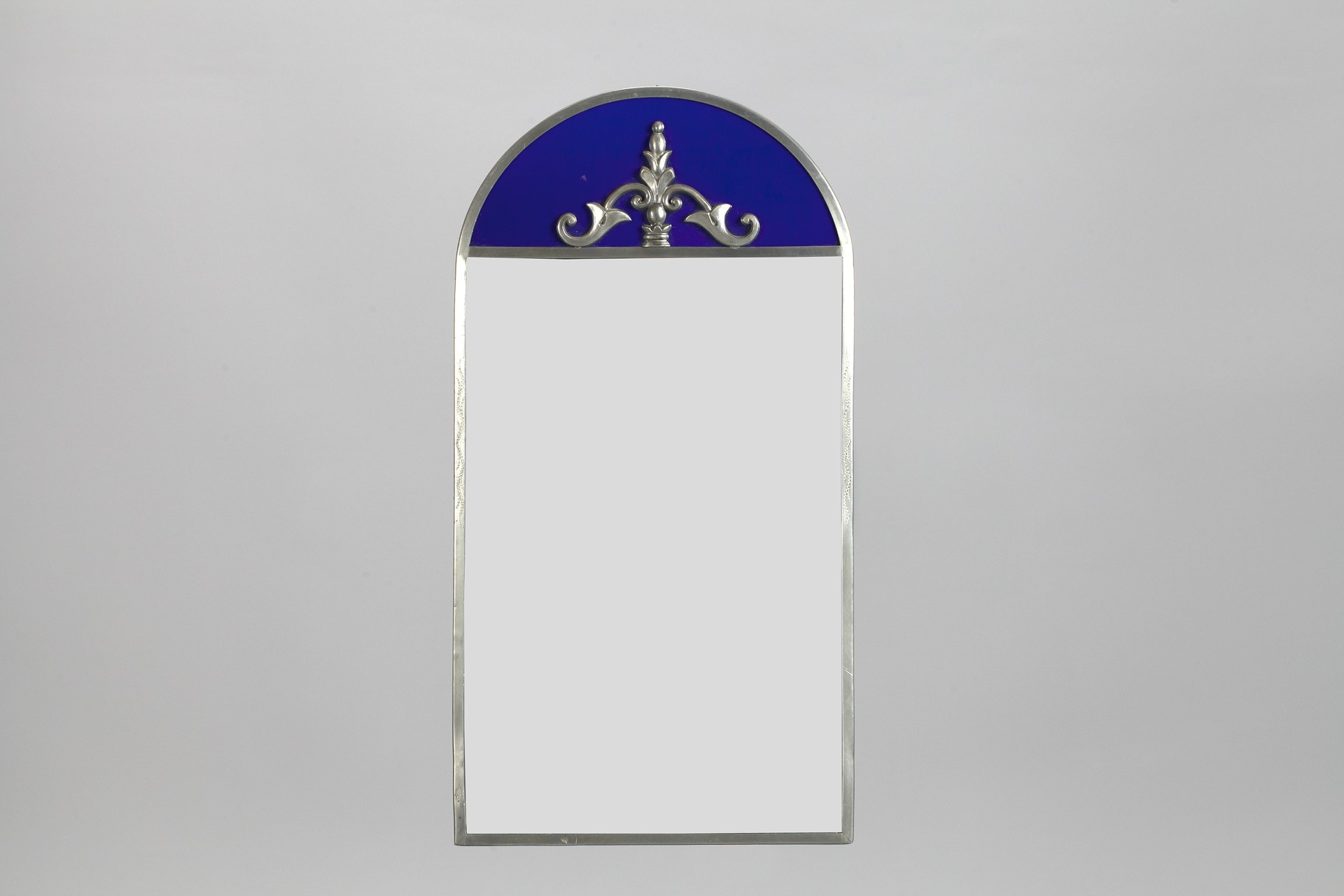 Neoclassical Mirror