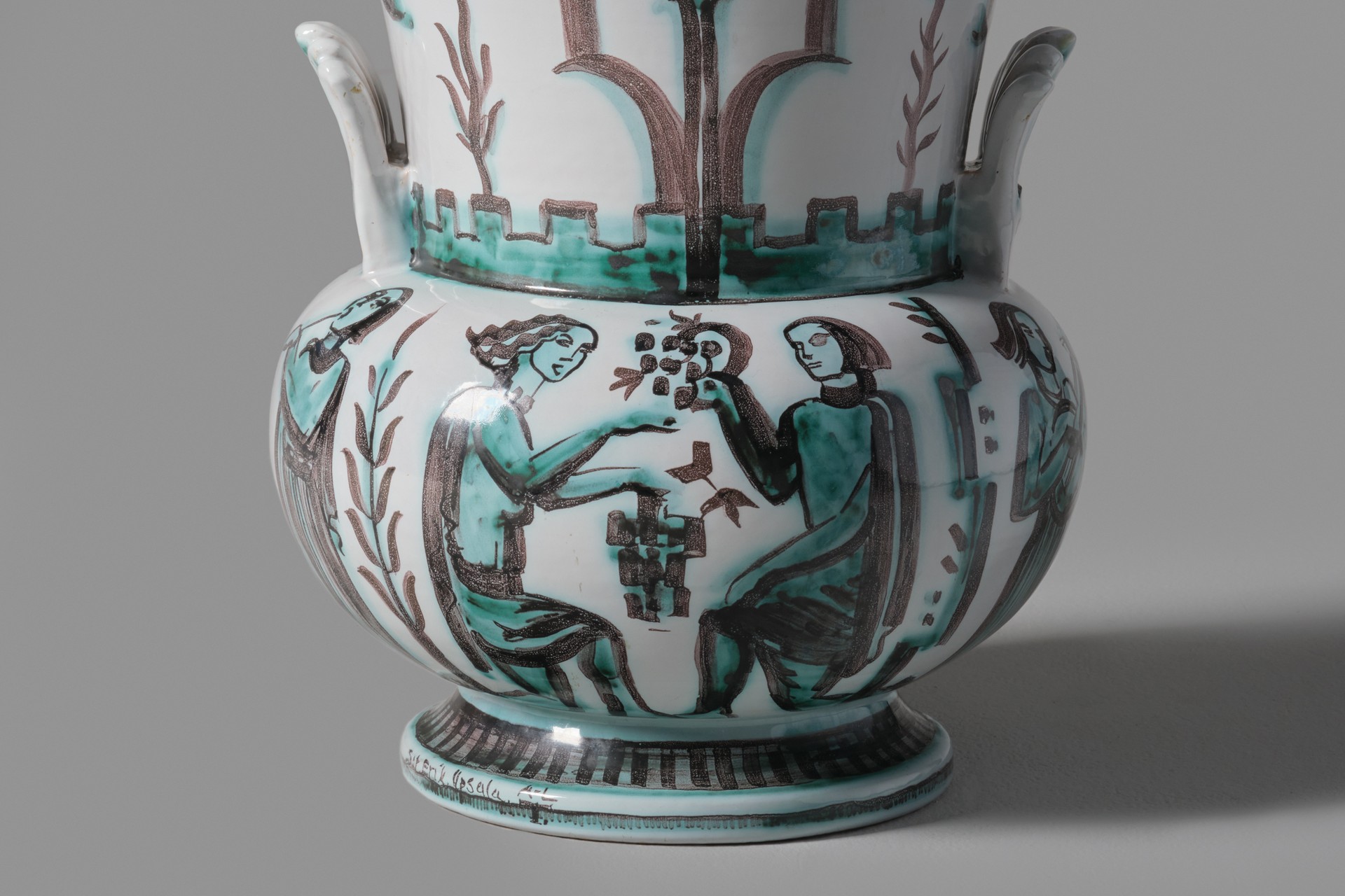 Large Urn image 3