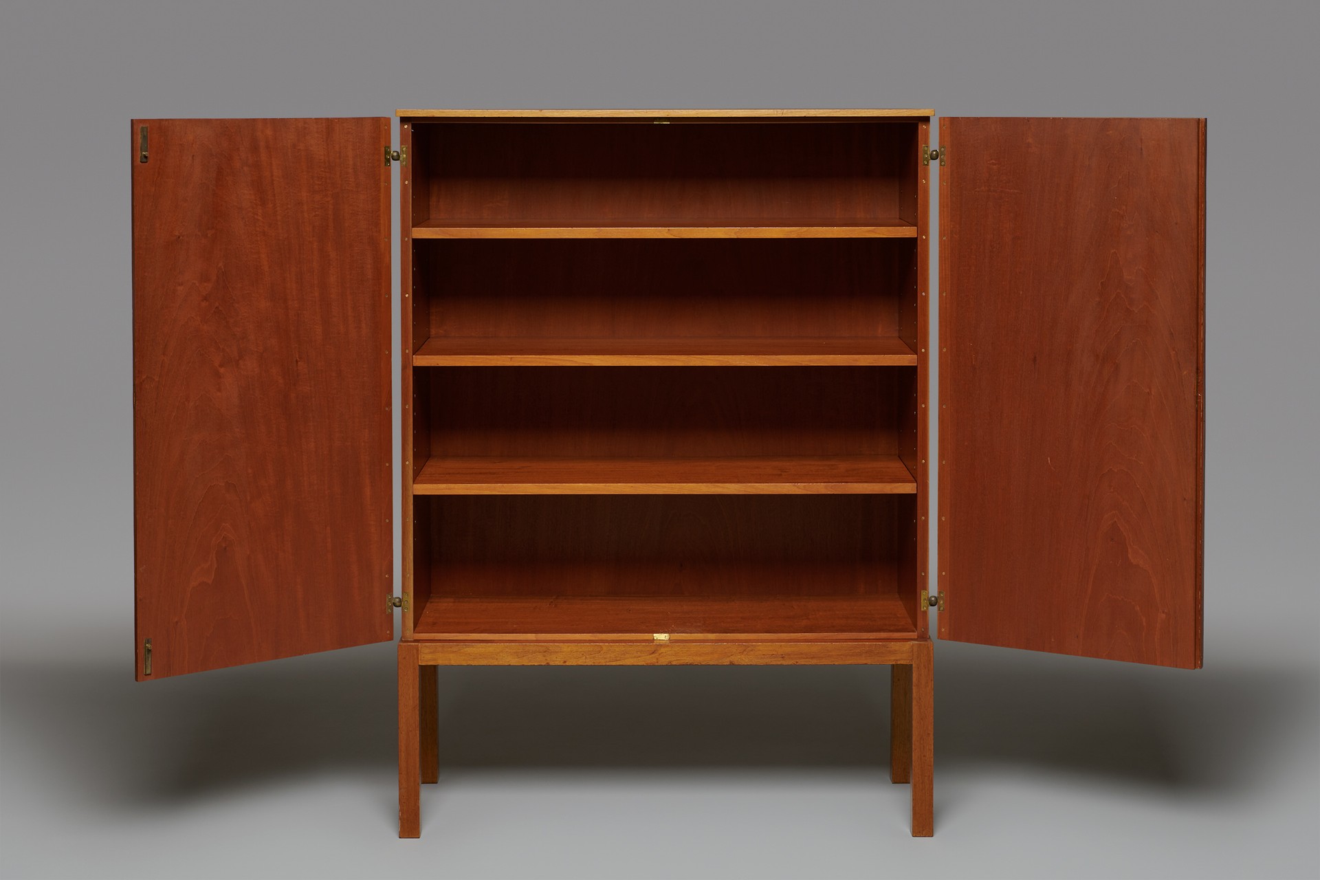 Unique Cabinet, Model no. 522 image 3