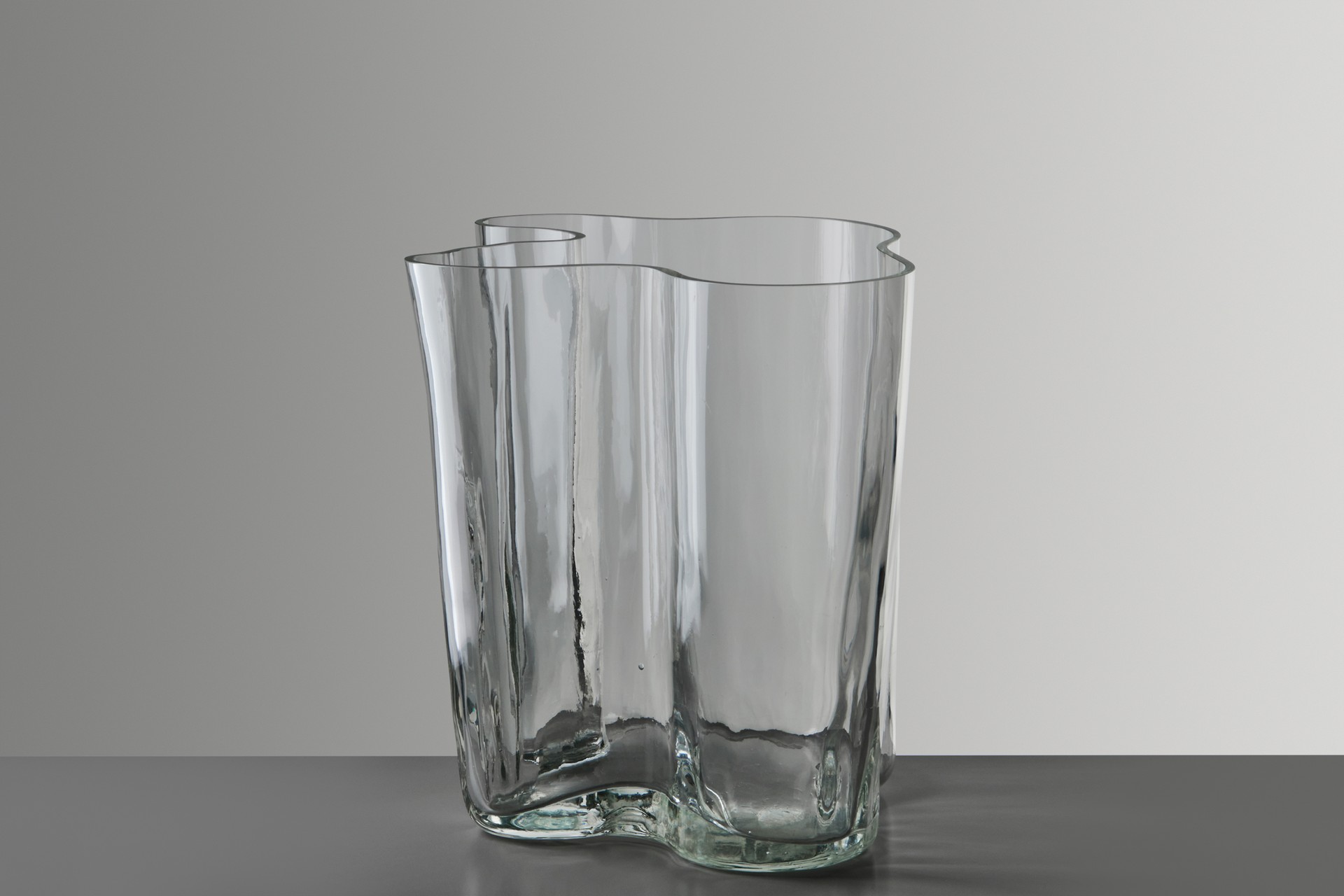 'Savoy' Vase, Model no. 3031 image 2