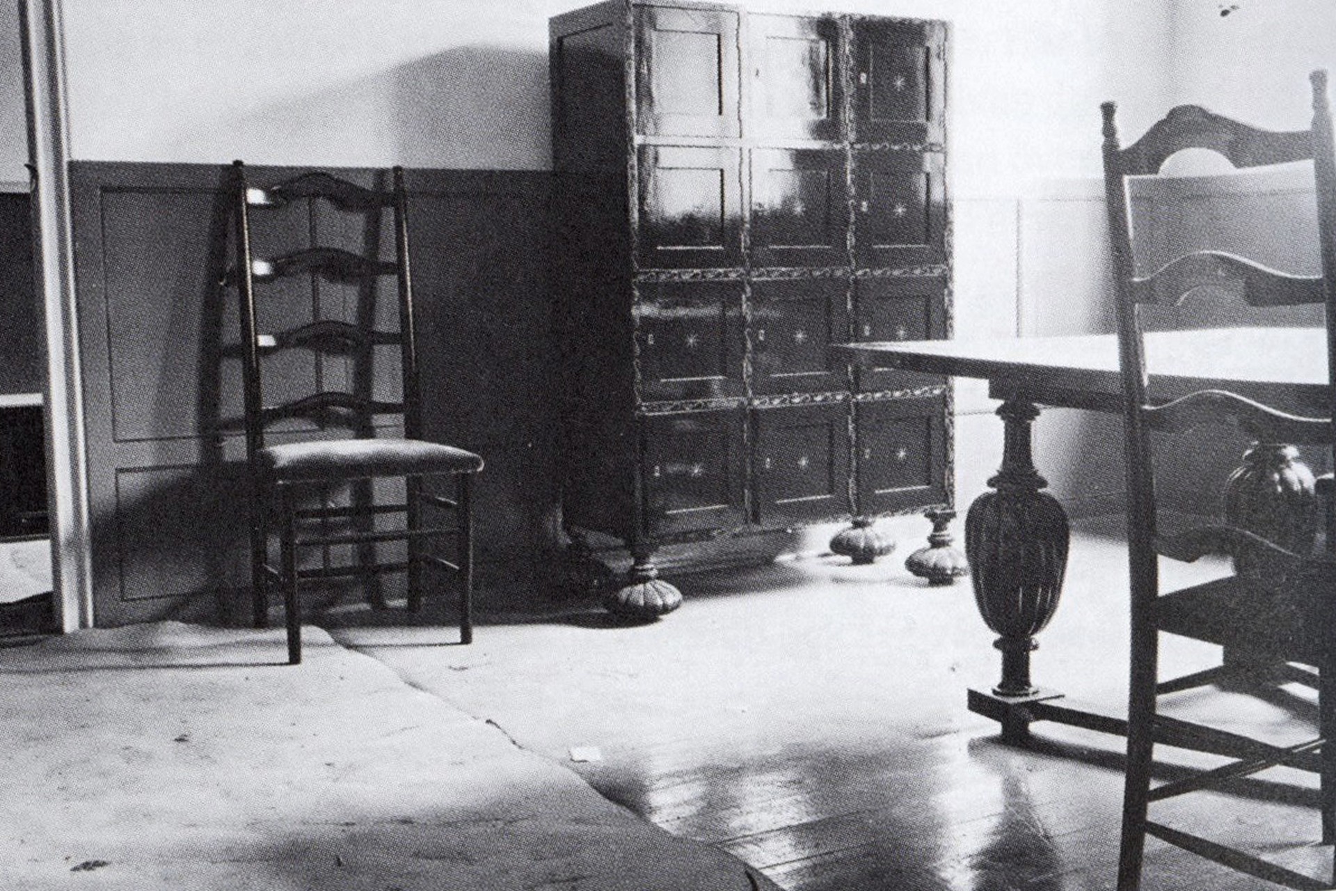 Dining Table image 5