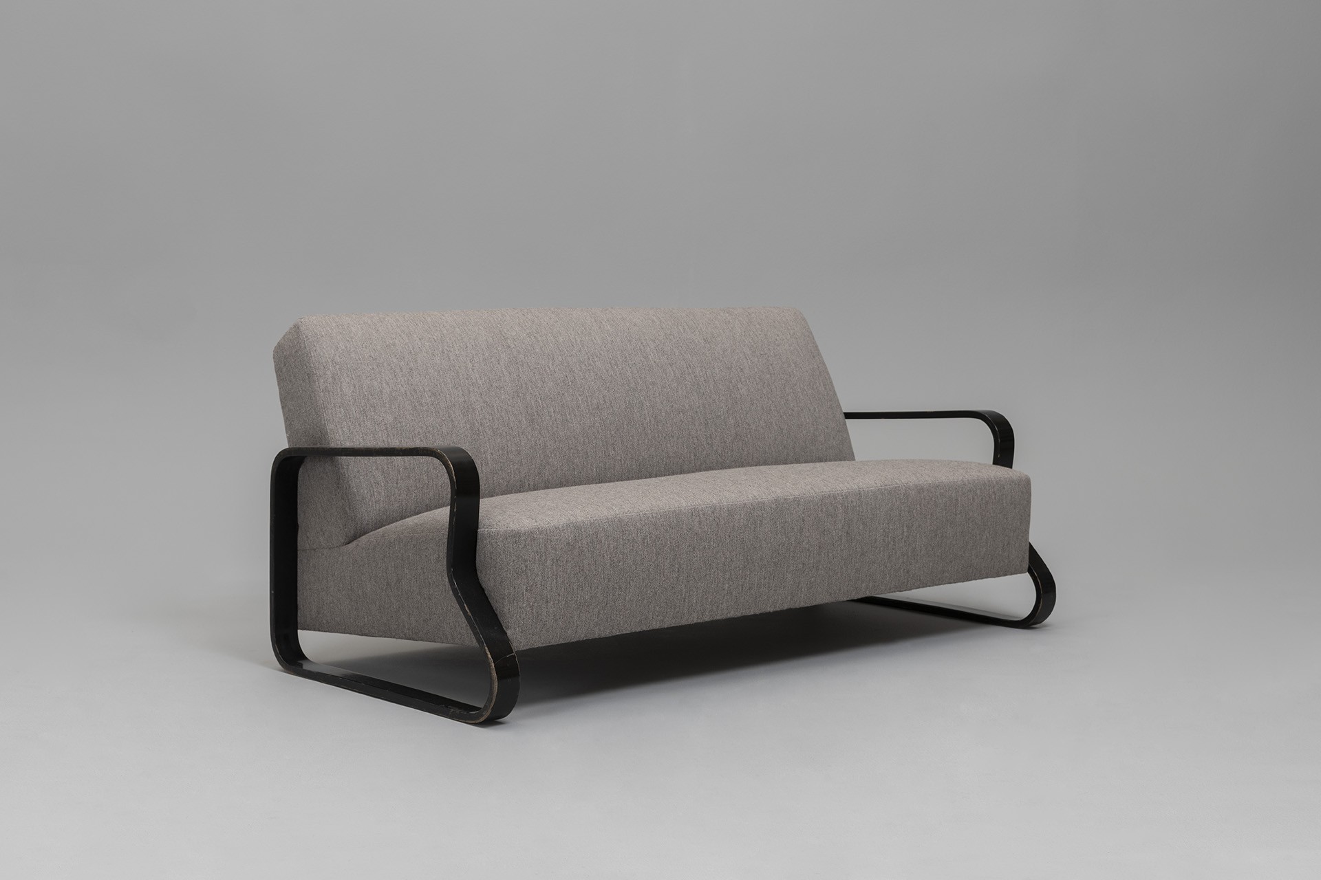 Sofa Model no. 544 image 2