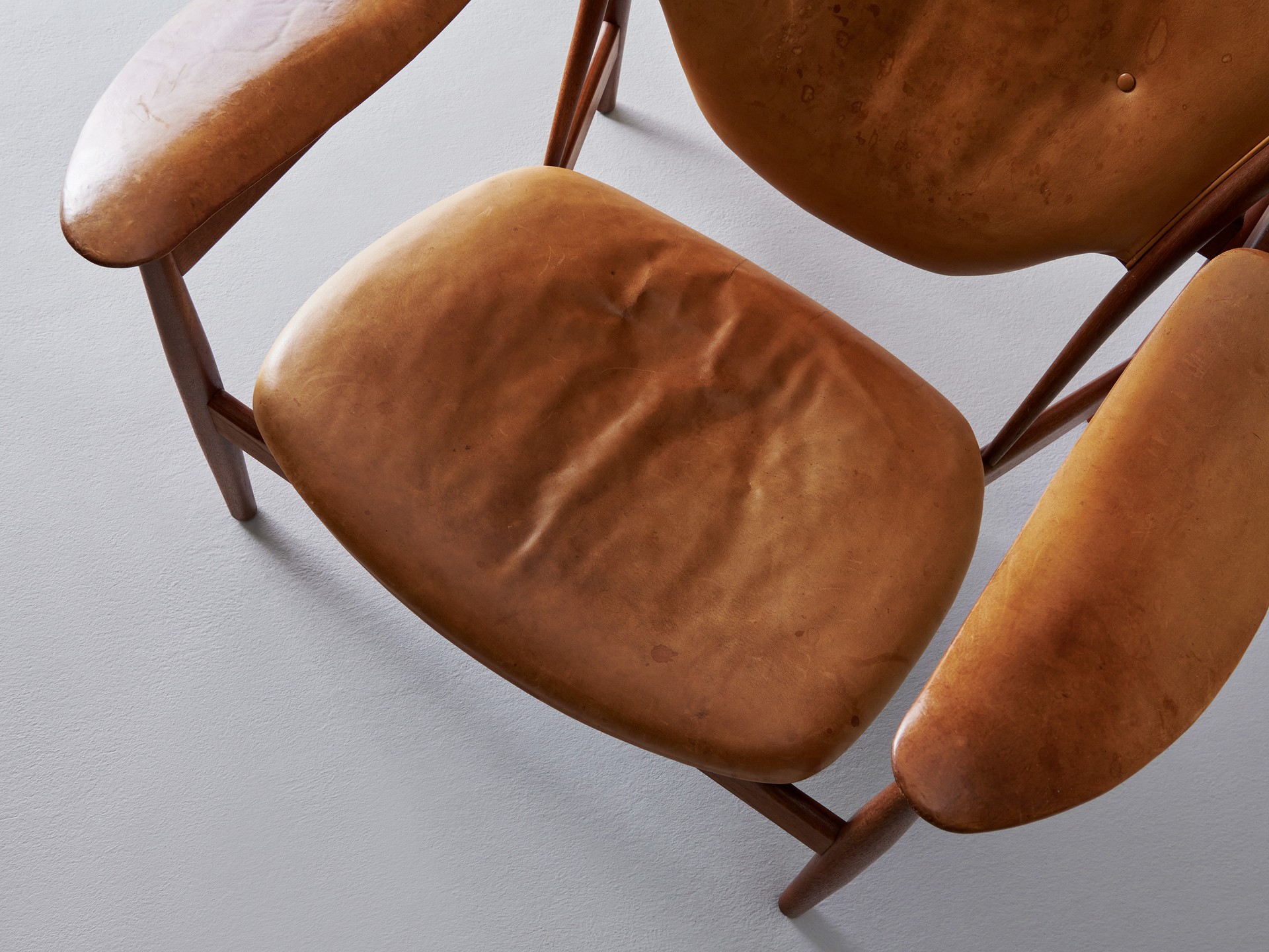 'Chieftain' Armchair image 15