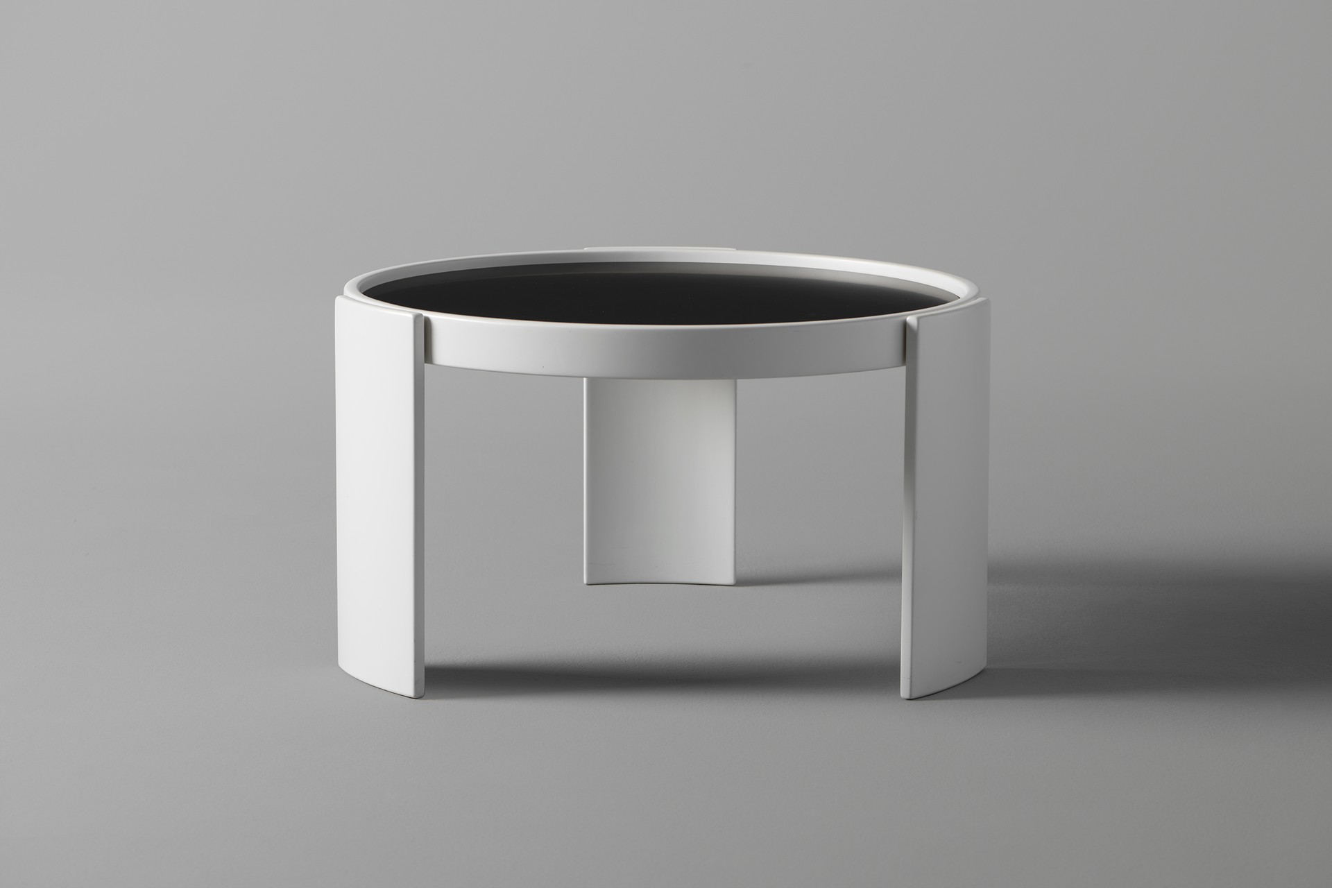 Set of Four Tables, Model no. 780 image 5