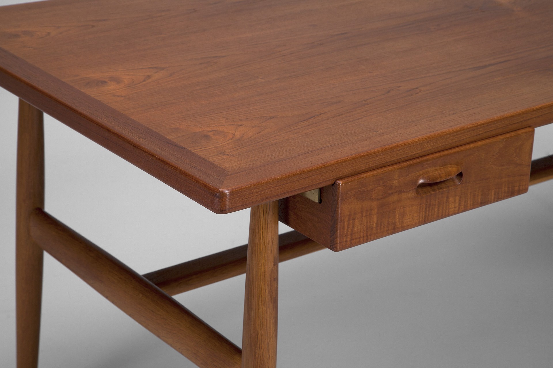 Wishbone Desk image 5