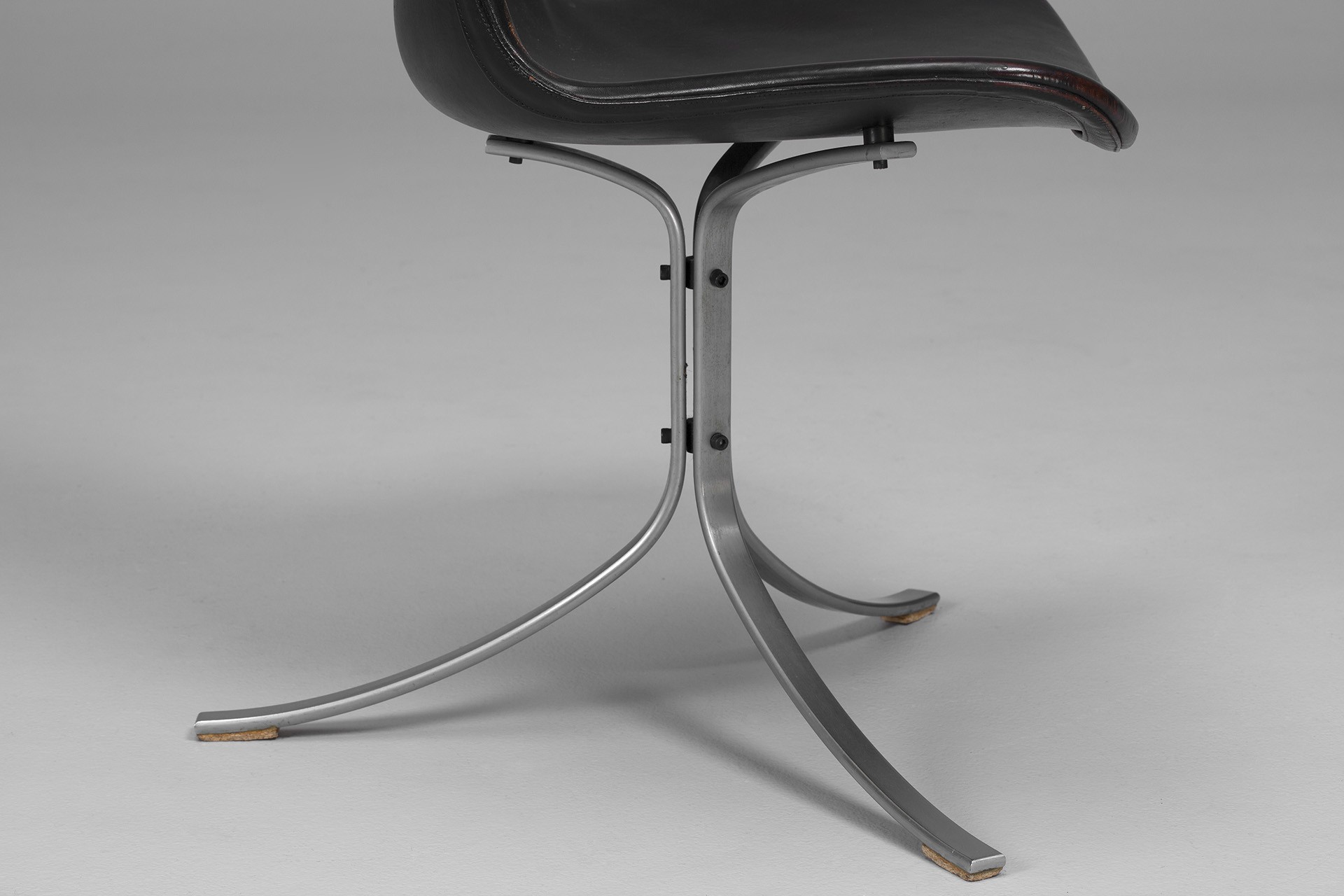 Set of Four PK-9 Chairs image 8