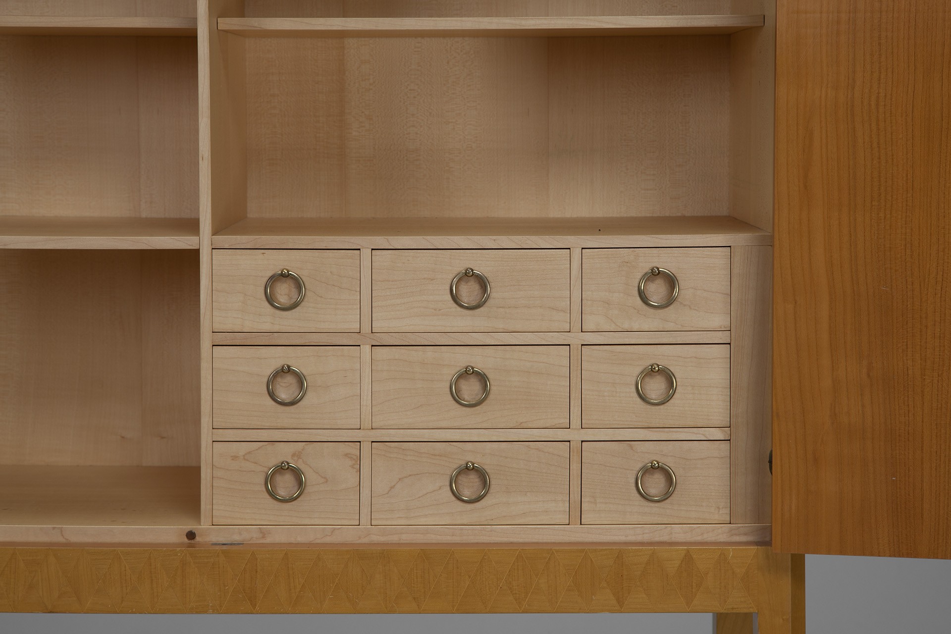 Cabinet image 4