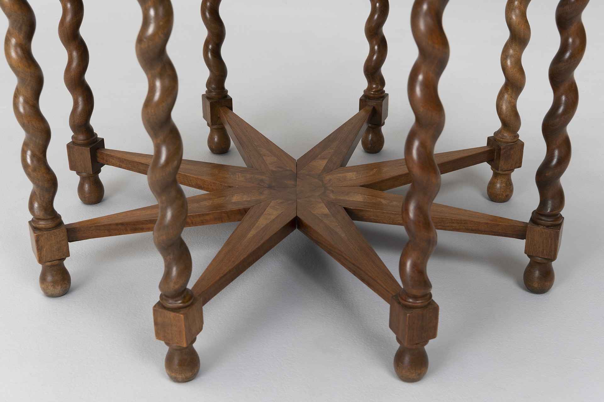 Unique Salon Table image 6