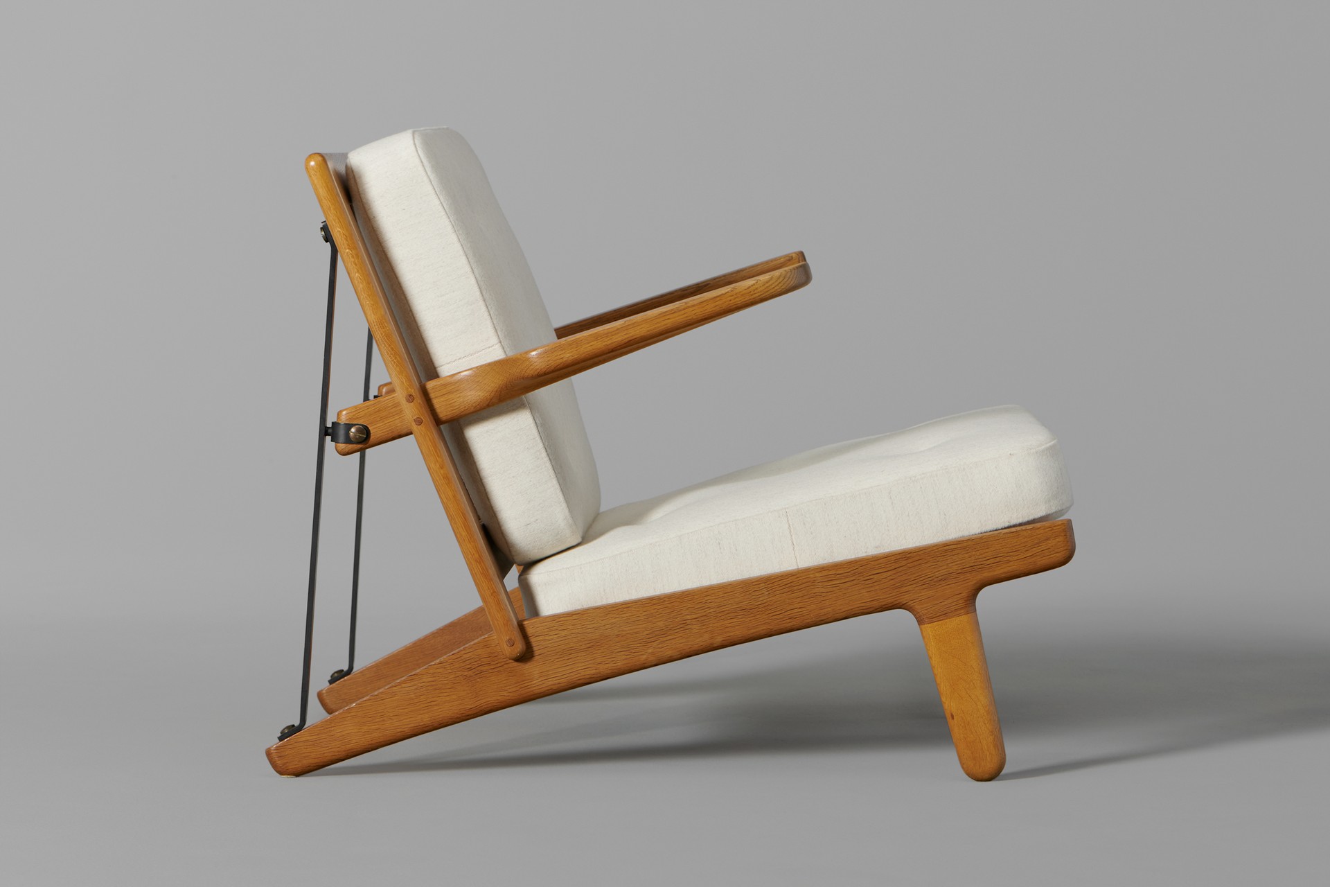 Pair of Lounge Chairs, Model no. AG 240 image 3