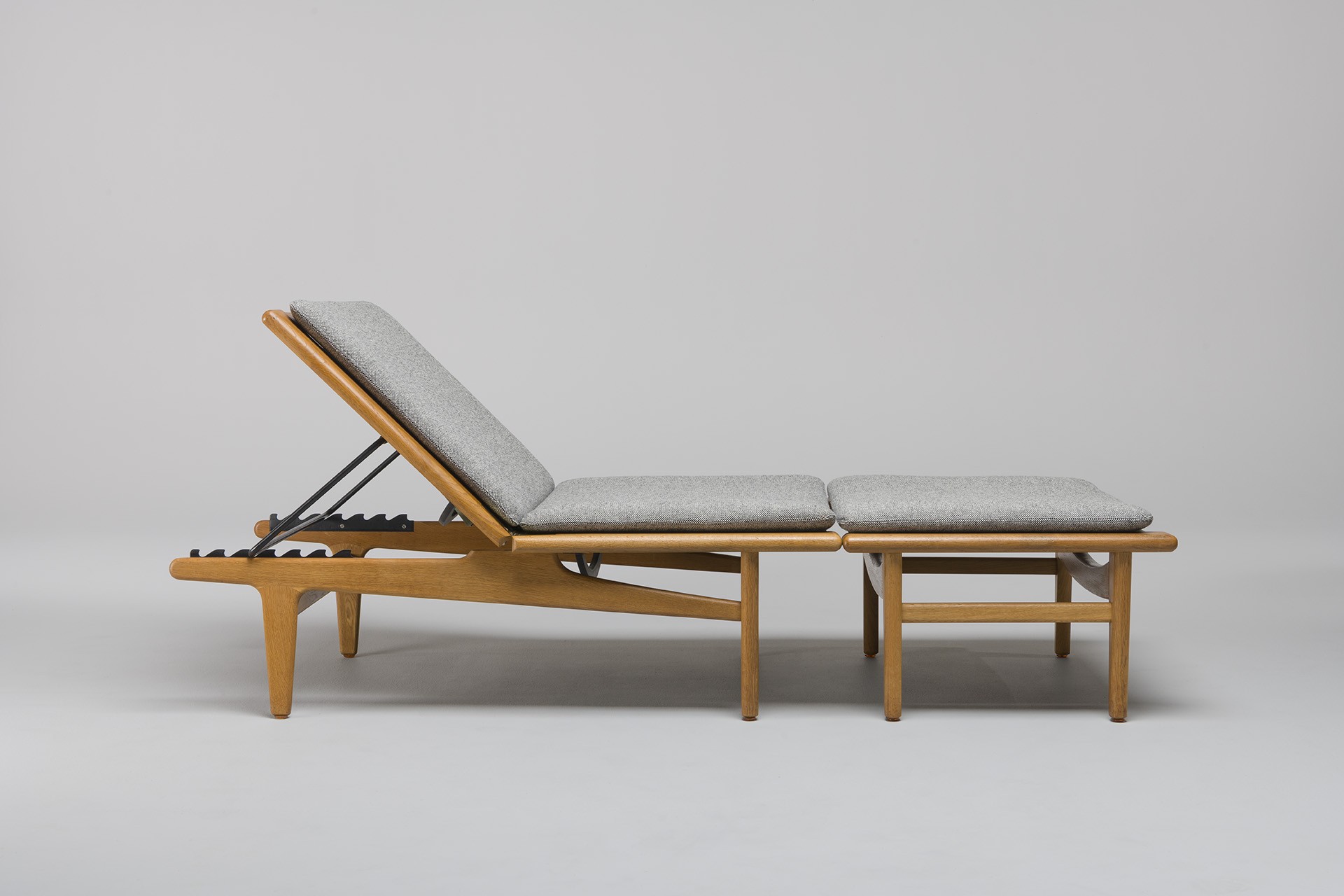 Adjustable Chaise Longue / Daybed and Ottoman, Model no. 'GE 1' image 2