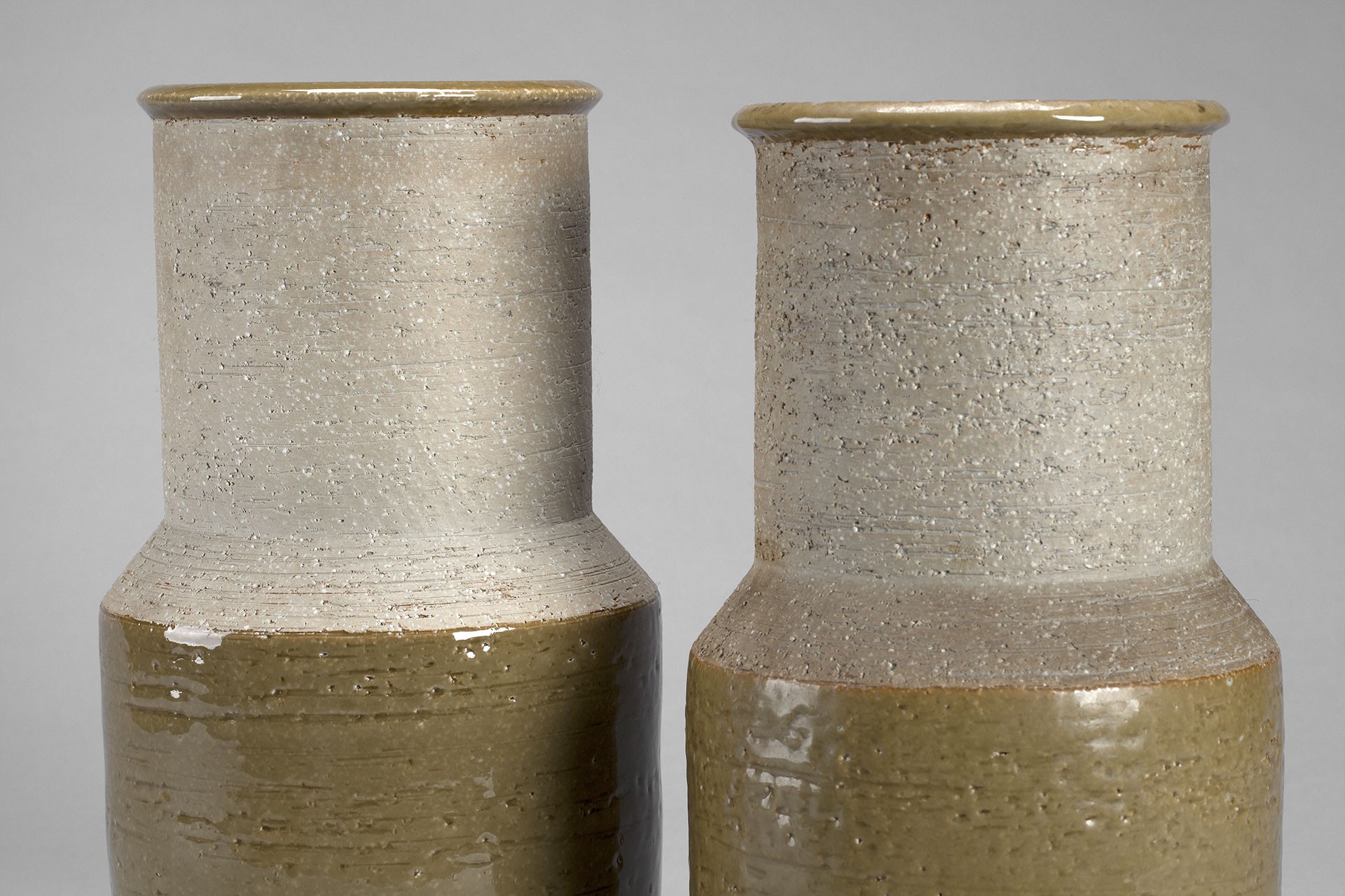 Two Vases image 2