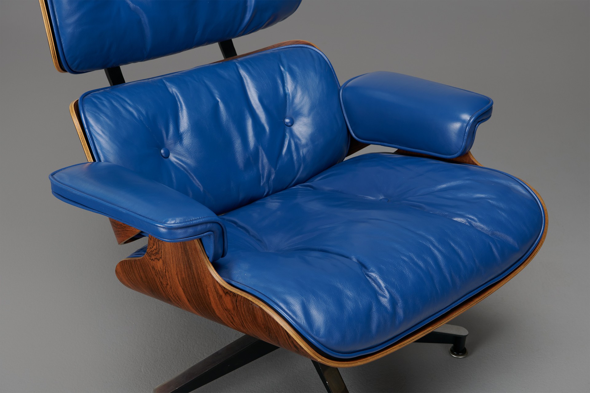Lounge chair Model No. 670 & Ottoman Model No. 671 image 4