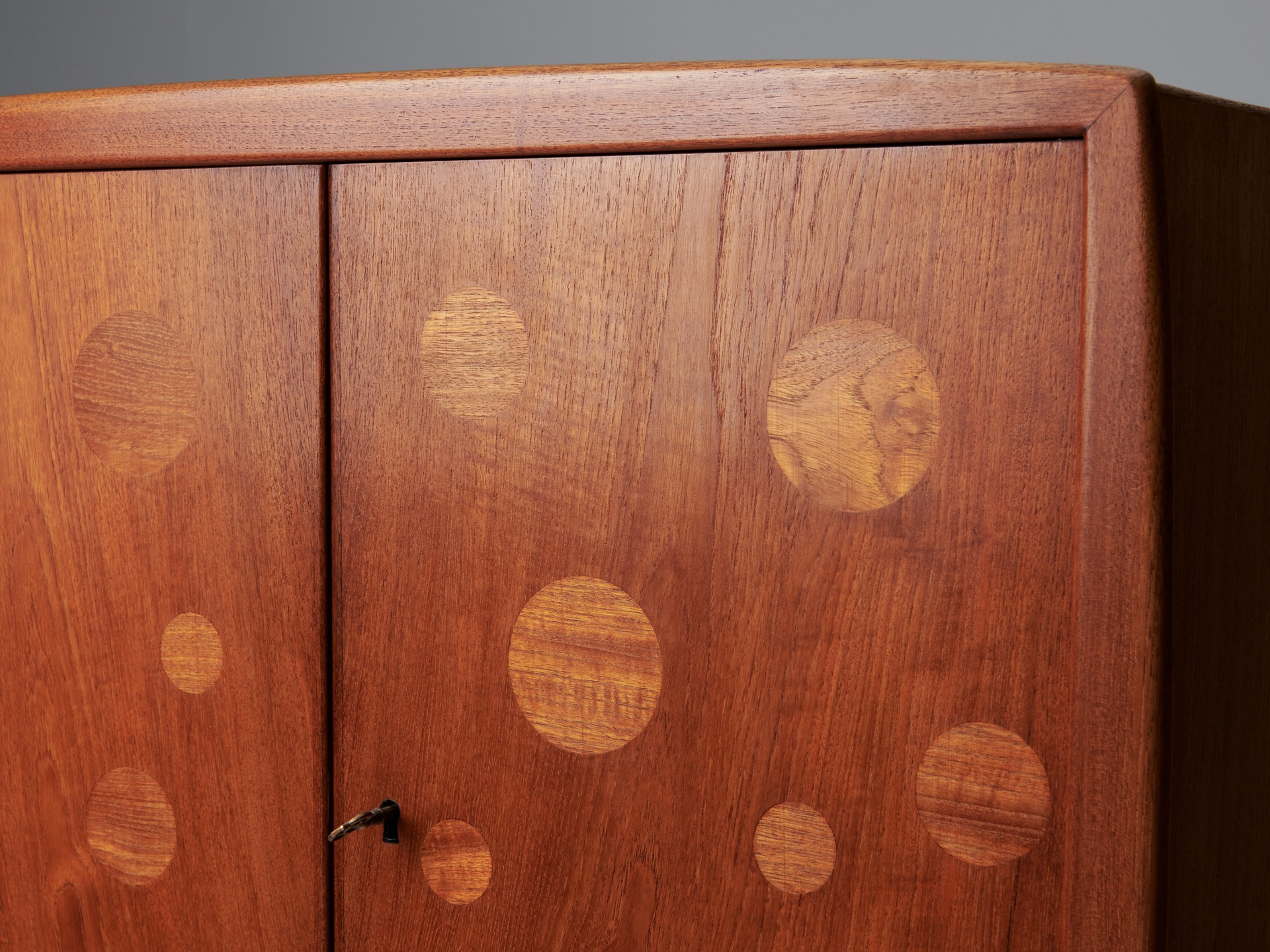 Bar Cabinet image 5