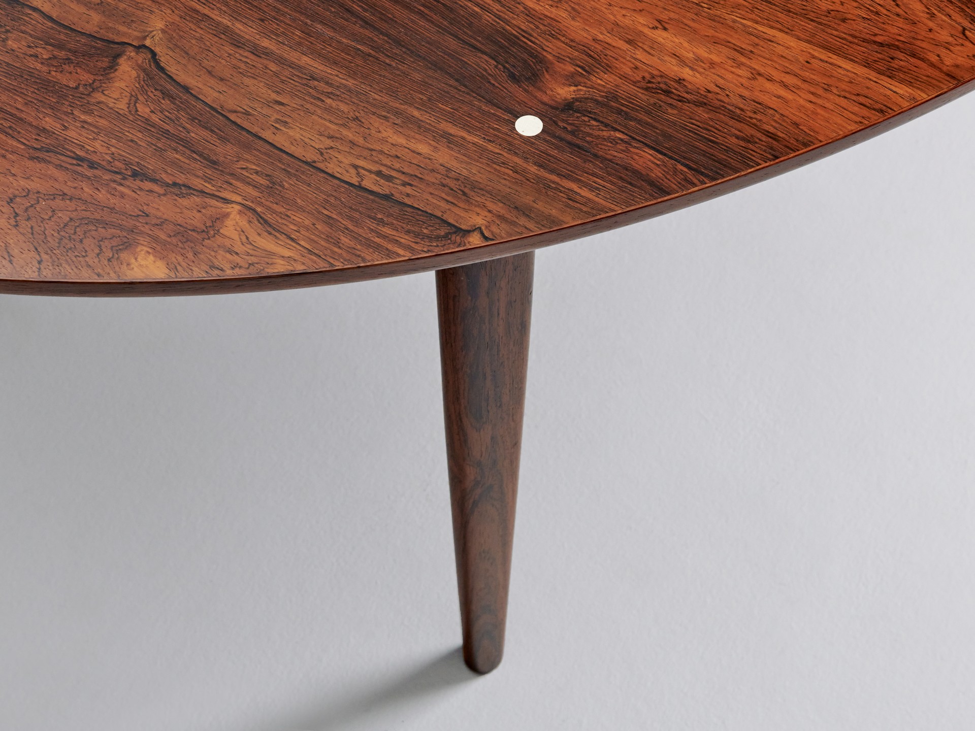'Judas' Dining table image 7