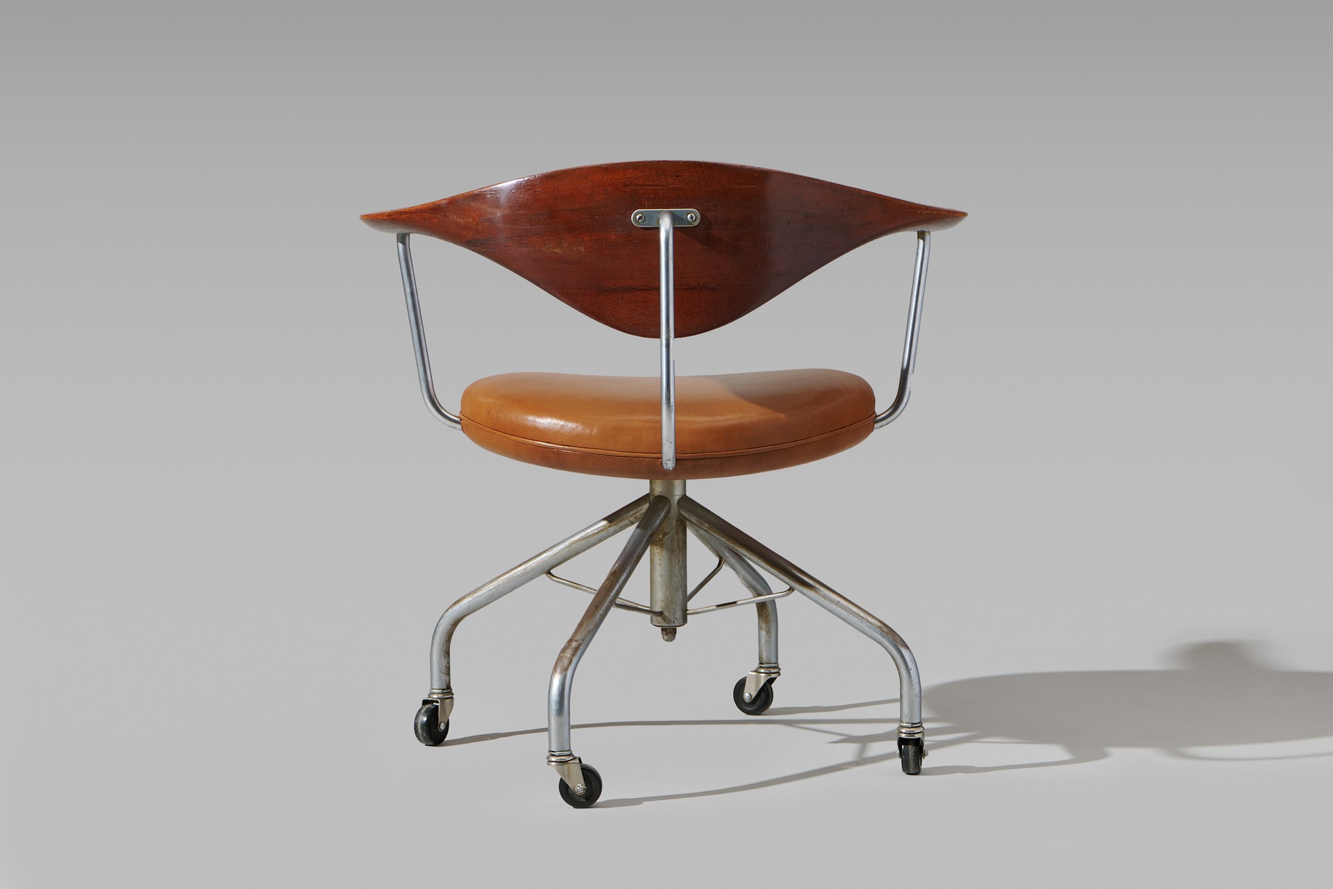 Early Swivel Chair image 3