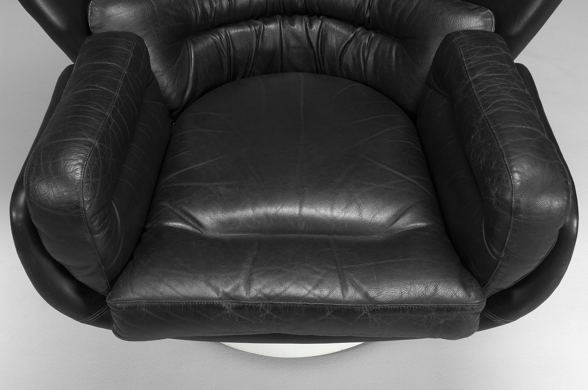 'Elda' Armchair image 5