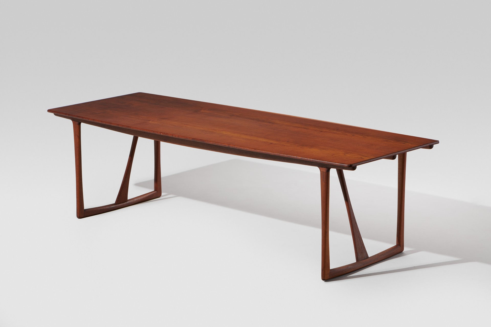 Desk / Table image 2