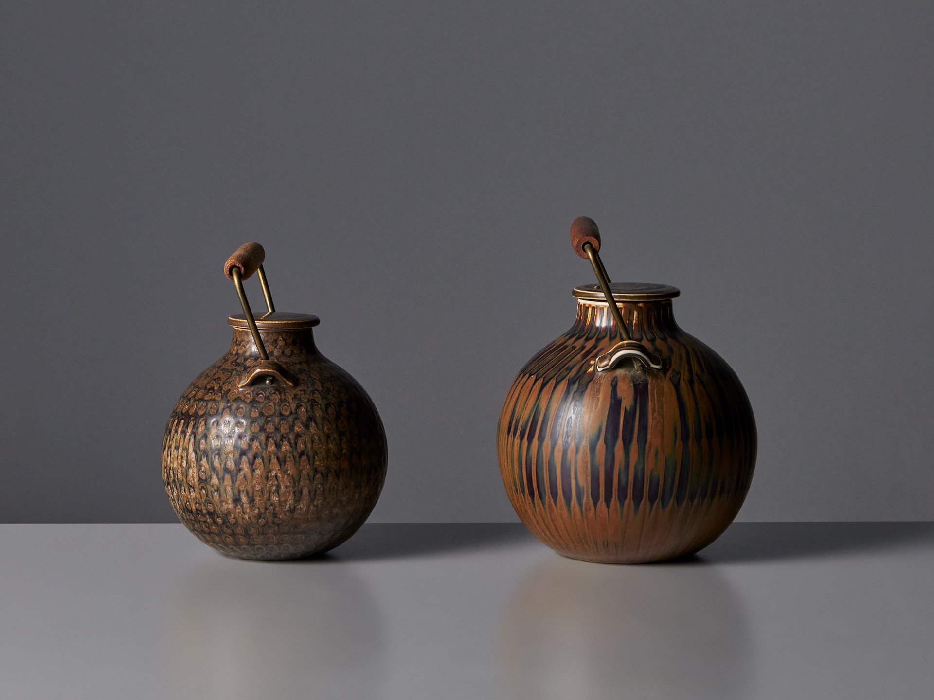 Pair of Teapots image 4