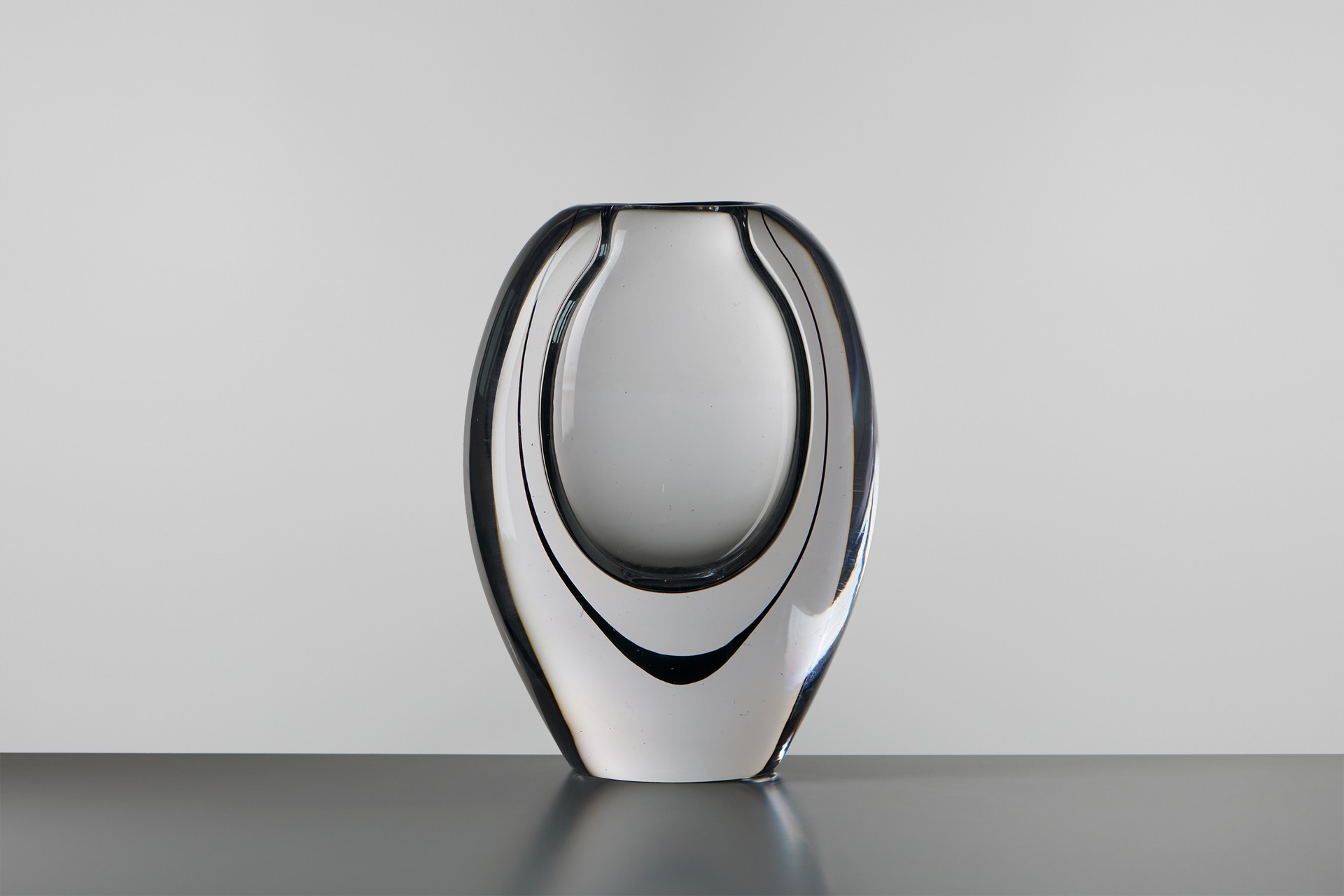 Group of Vicke Lindstrand Vases image 3