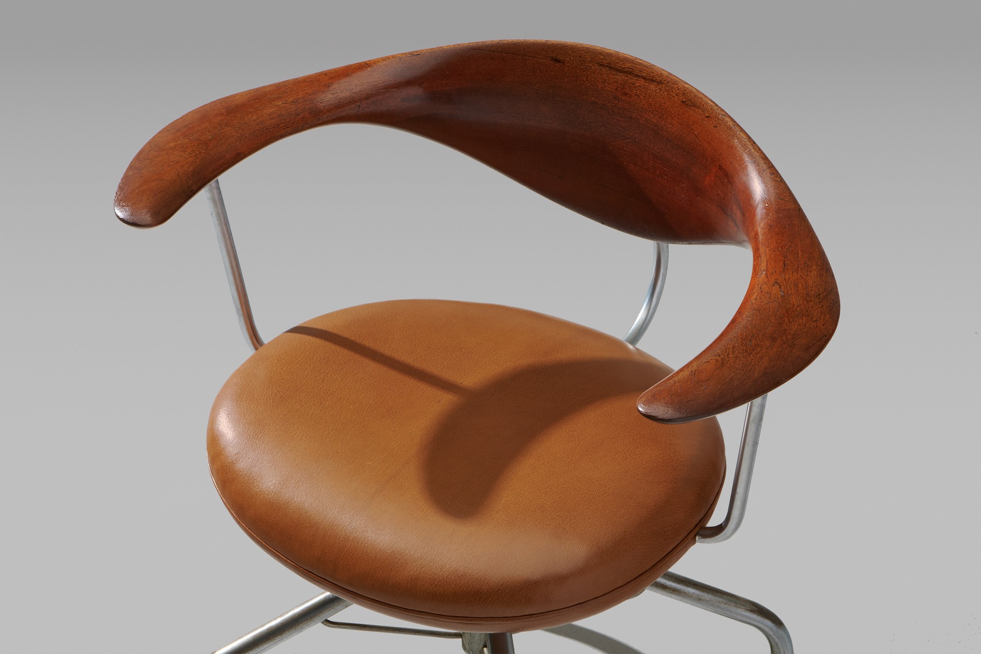 Early Swivel Chair image 5