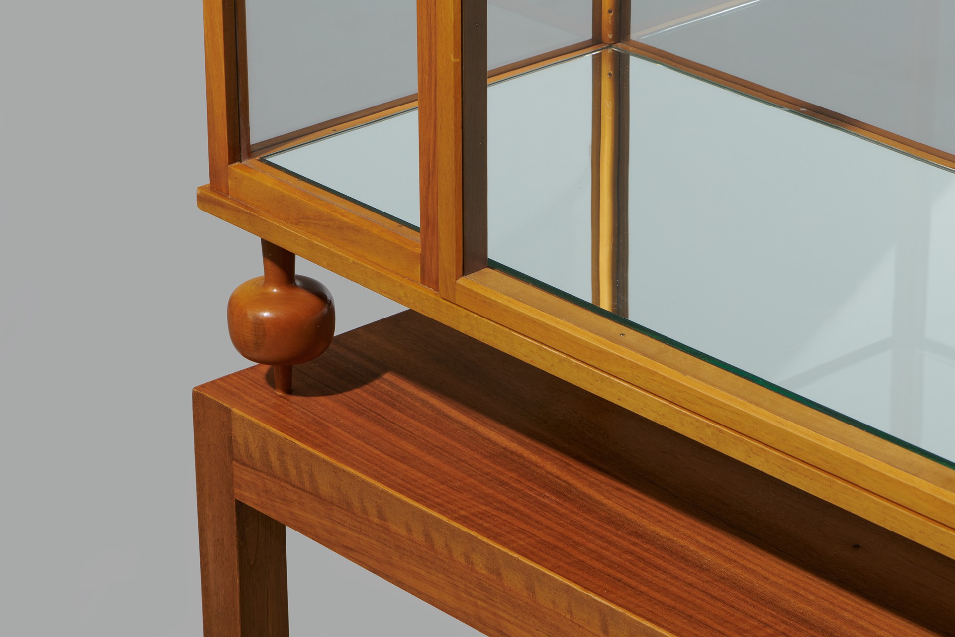 Display cabinet image 5