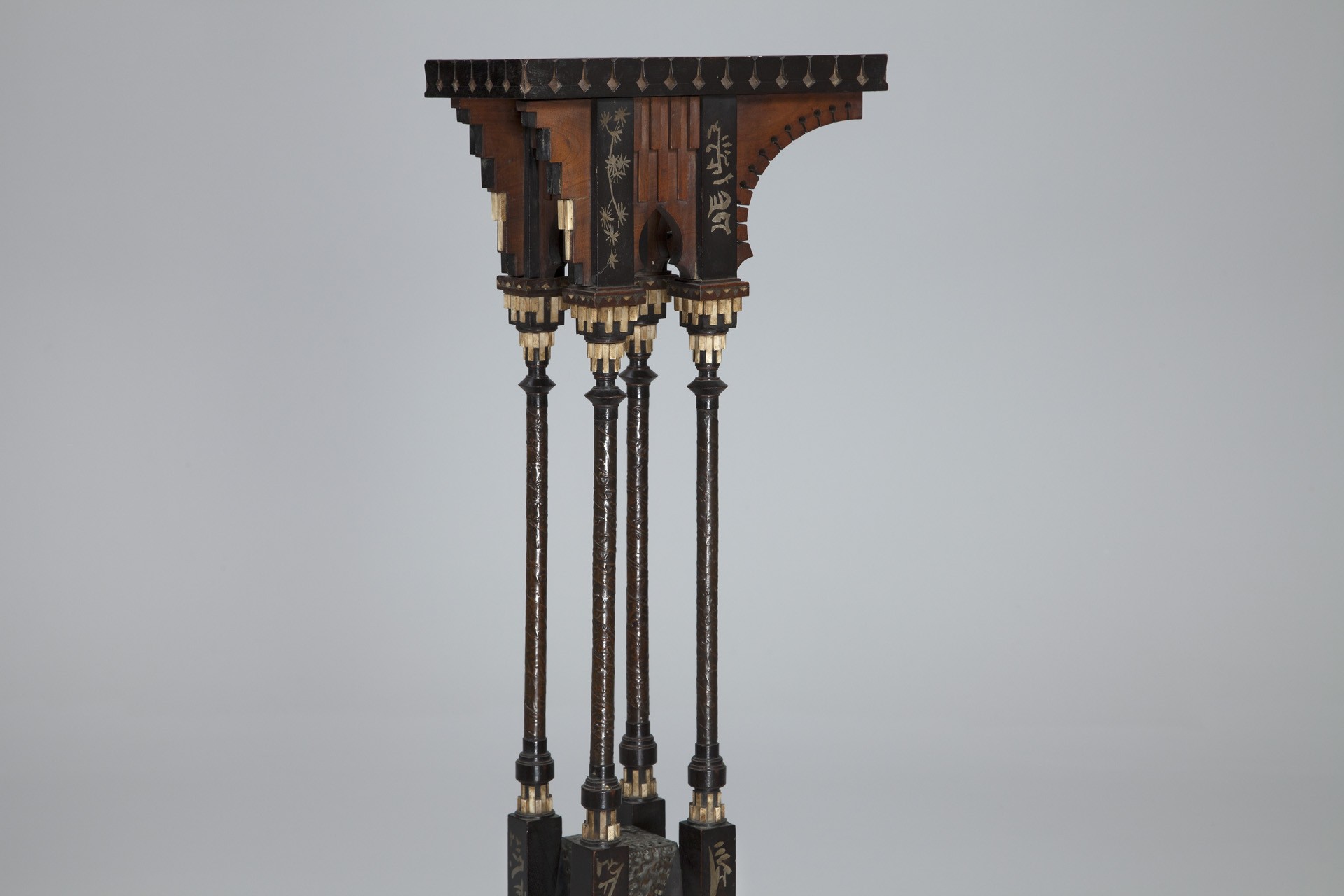 Pedestal image 3