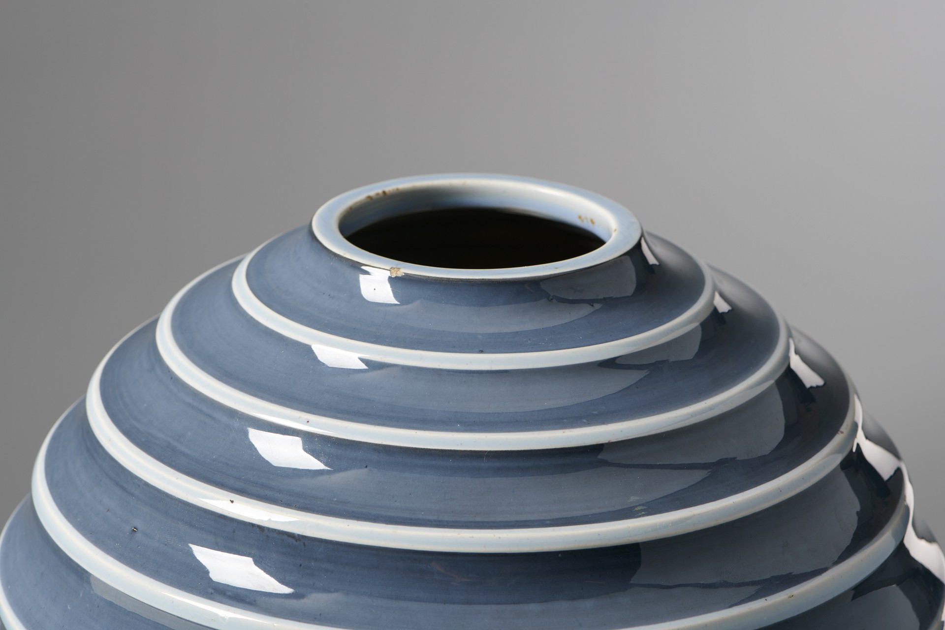 Vase image 4