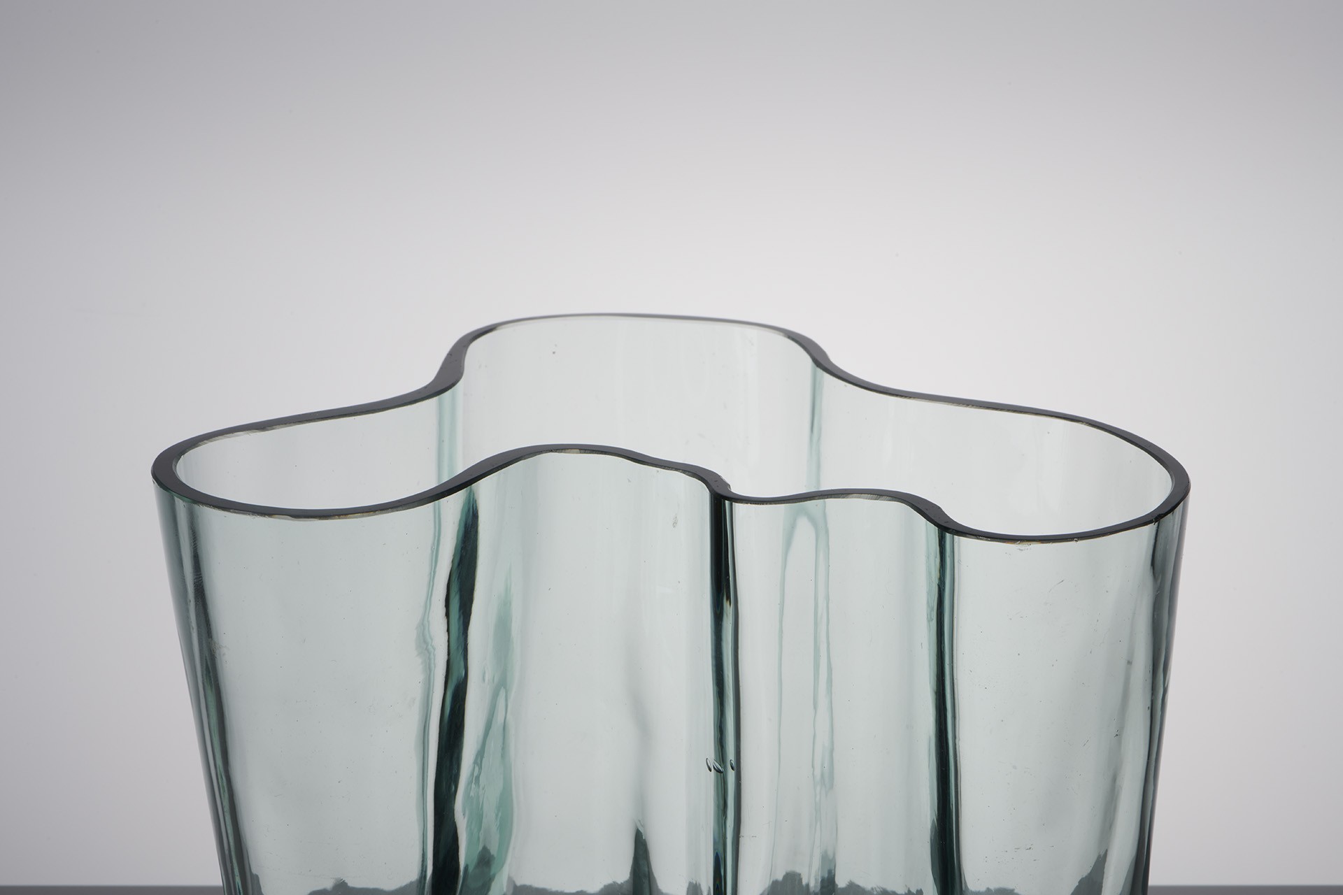 Rare 'Savoy' Vase, Model no. 9750 image 4