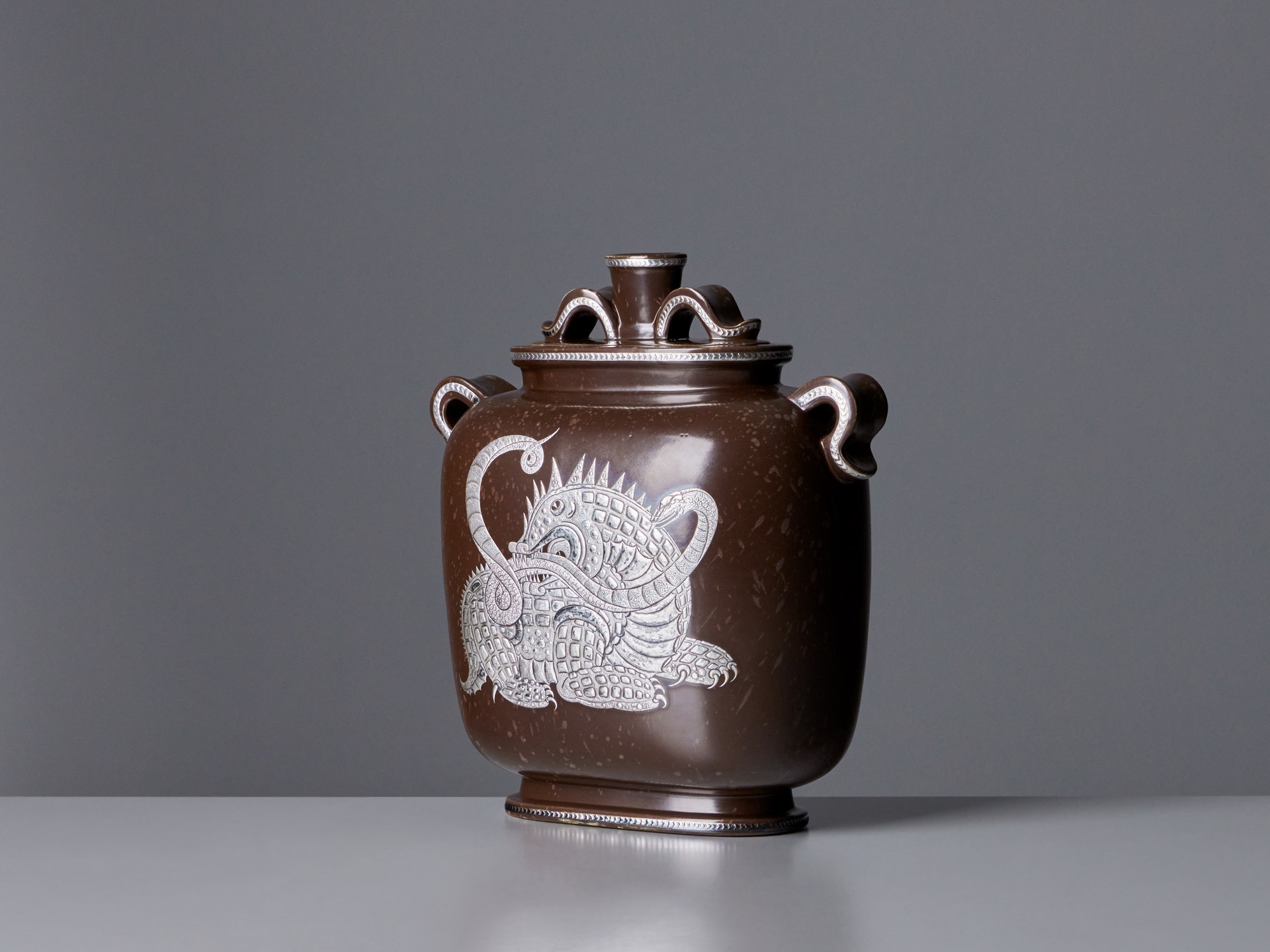 'Argenta' Urn with Cover image 2