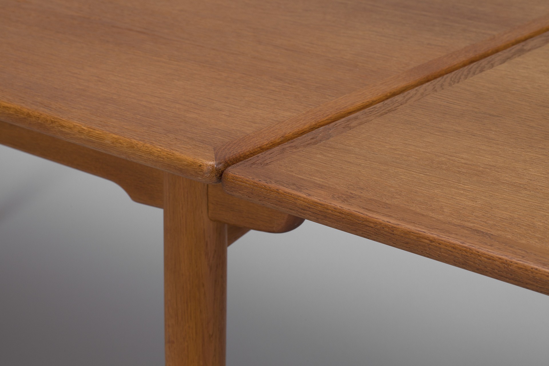 'AT 312' Dining Table image 7