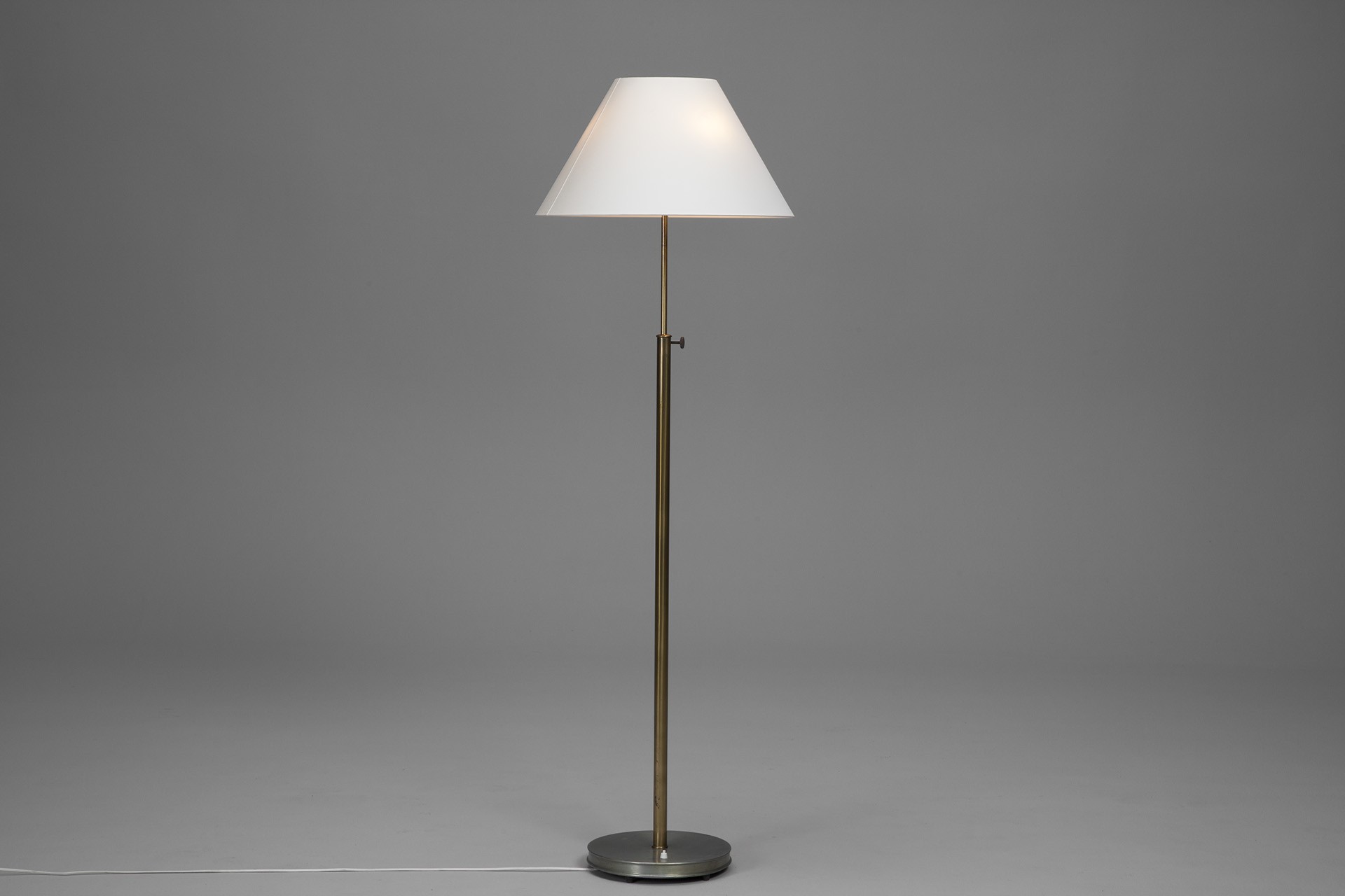 Extendable Floor Lamp image 2