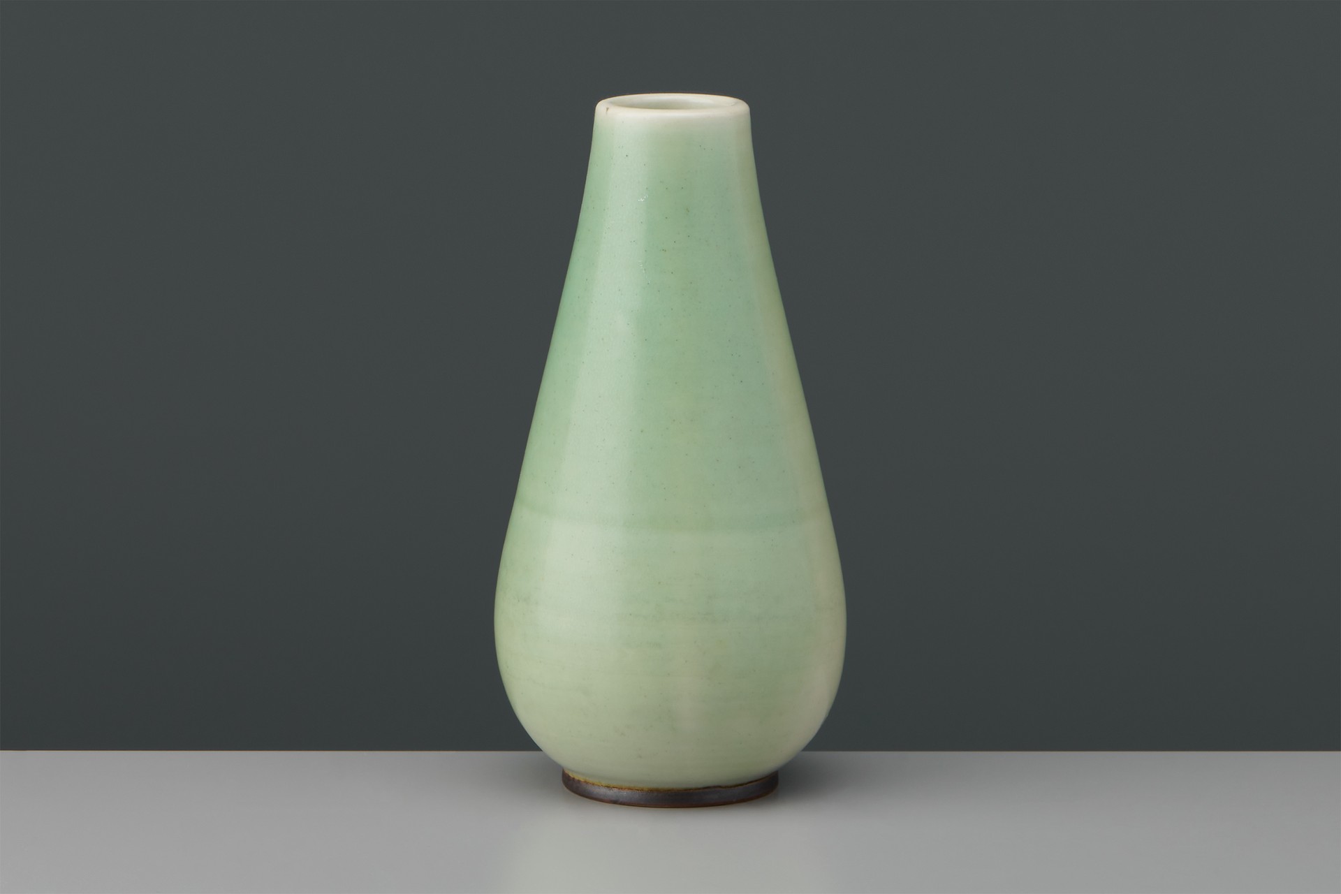 Three Vases image 3