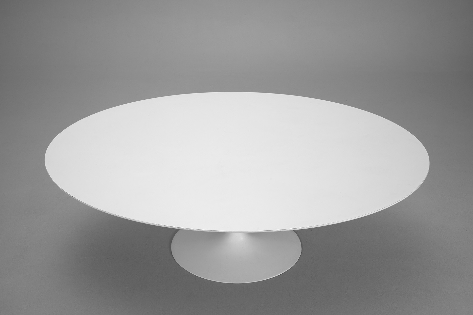 Oval "Tulip" Table image 3