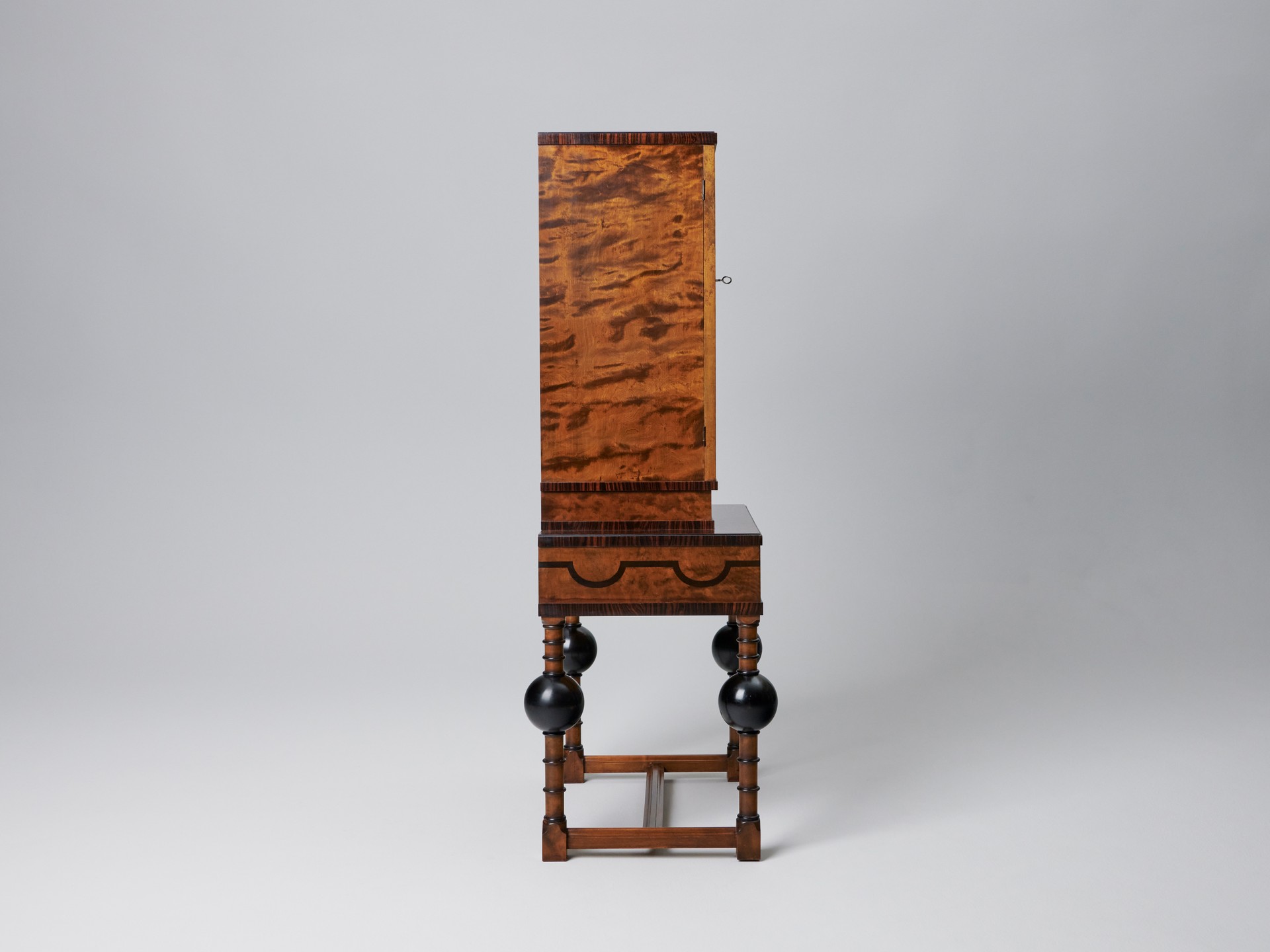 Cabinet image 3