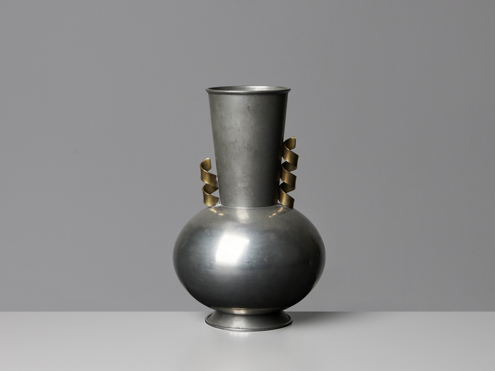 Vase image 3