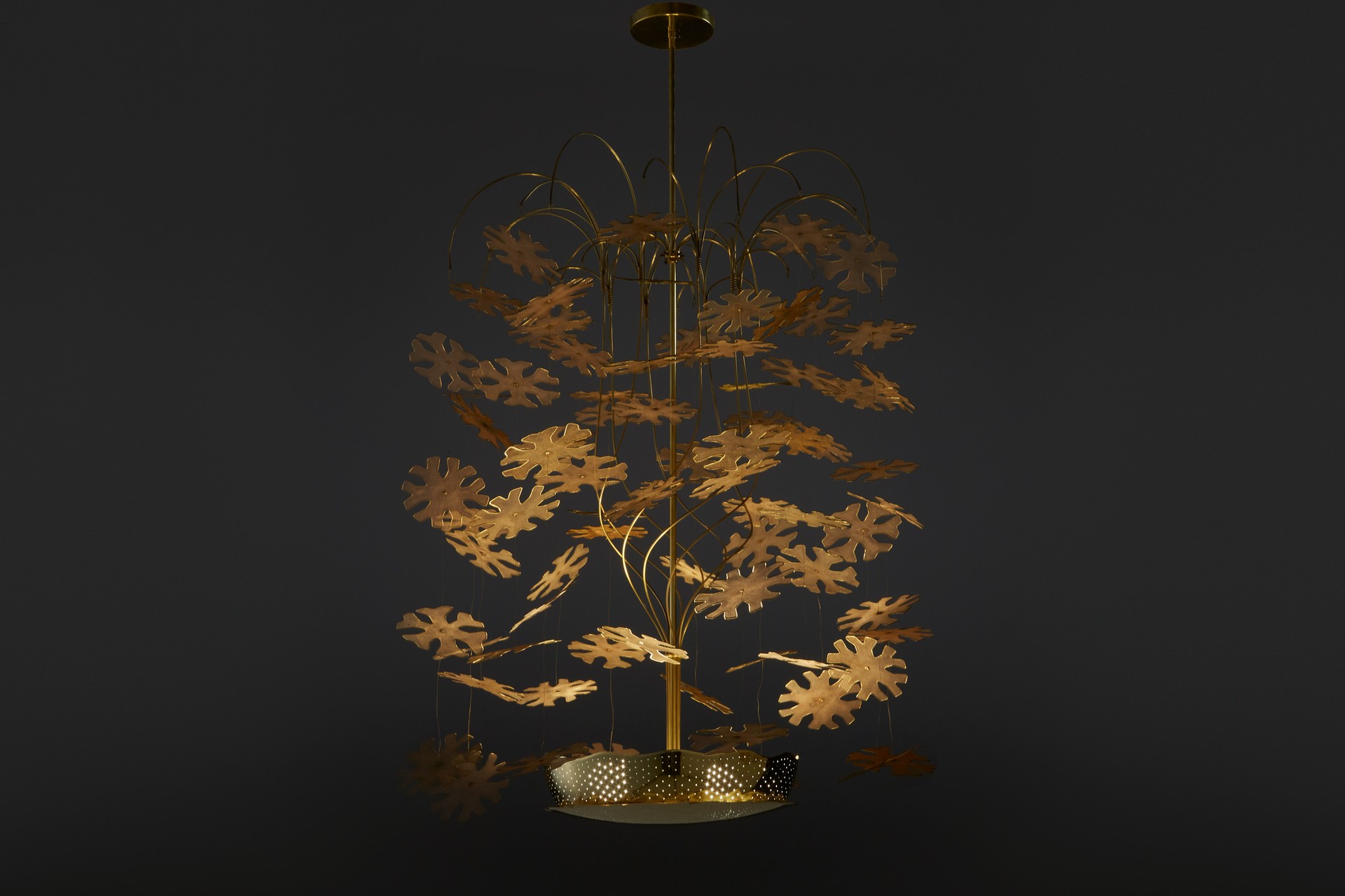Large 'Snowflake No. 1' Chandelier, Model no. 9014, from the 'Fantasia' Series image 2