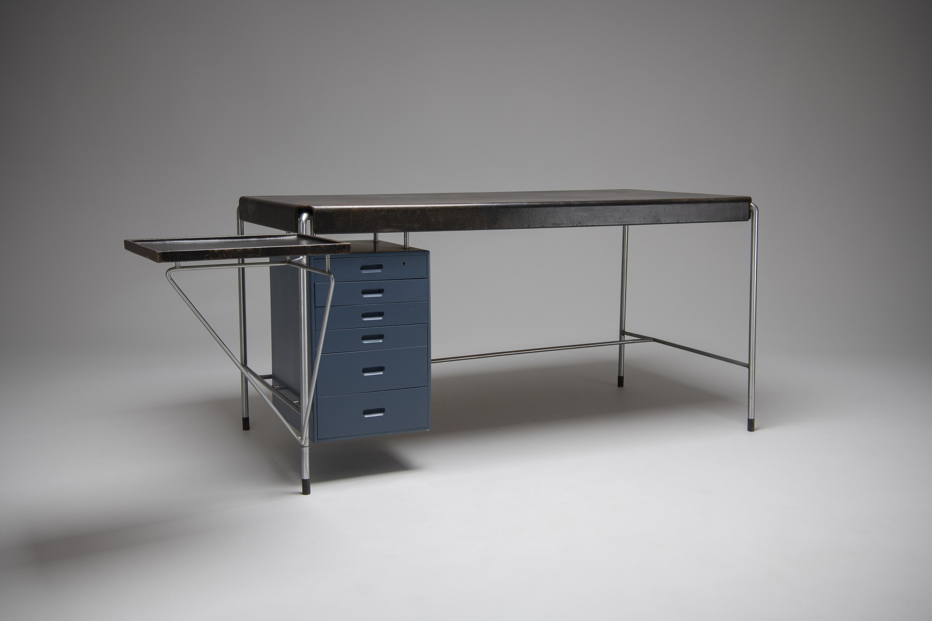'American Foundation' Desk