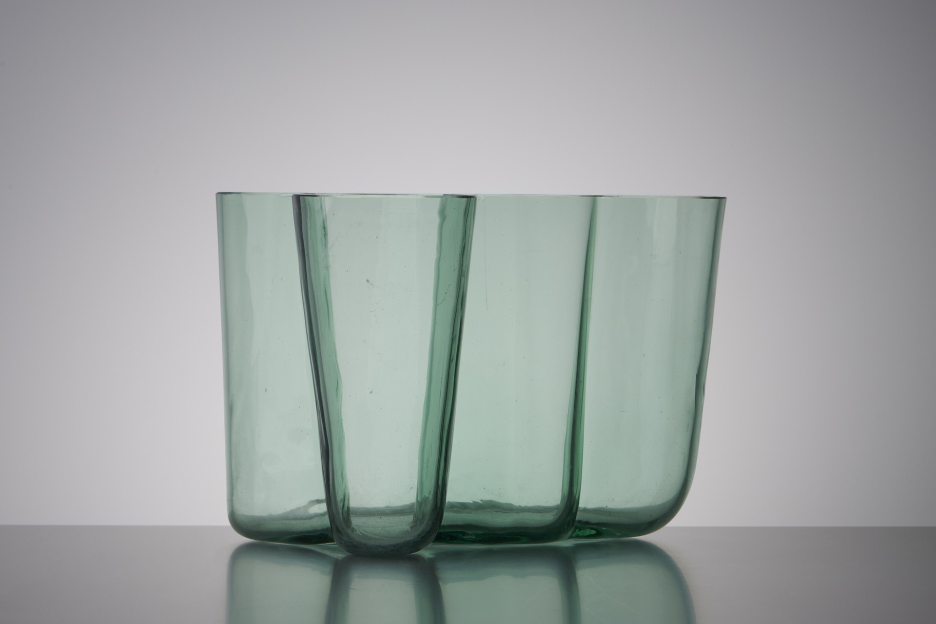 Early 'Savoy' Vase, Model no. 9750 image 4