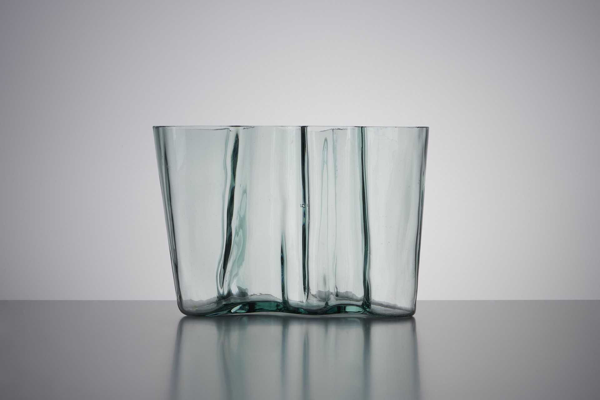 Rare 'Savoy' Vase, Model no. 9750 image 3