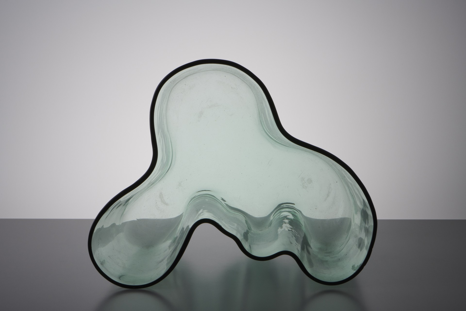 Early 'Savoy' Vase, Model no. 9750 image 6