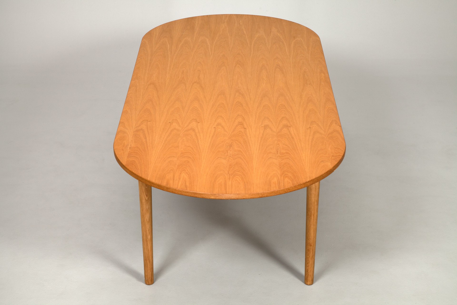 Dining table image 3