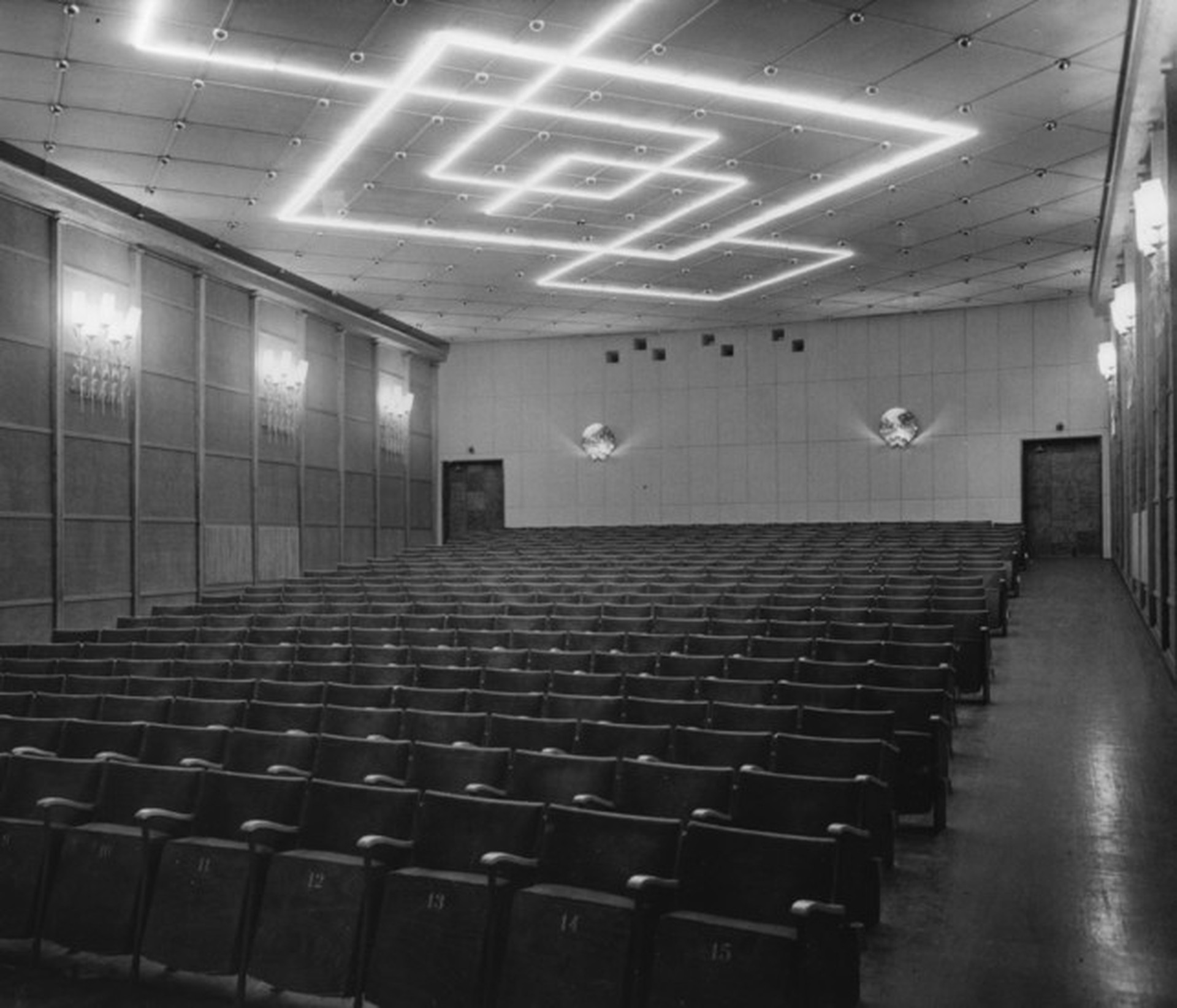 Monumental Wall Light image 9