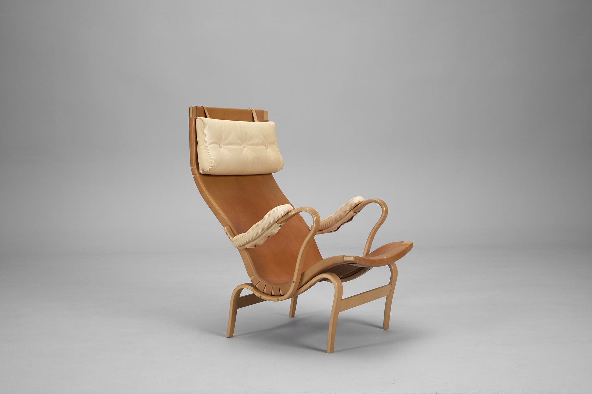 'Pernilla' Lounge Chair And Ottoman image 3