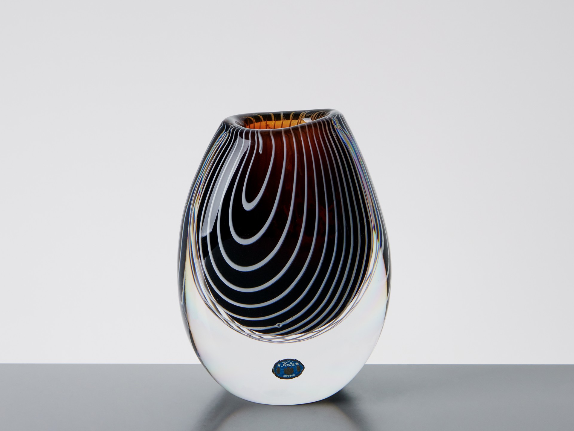 Set of Three Vases image 7